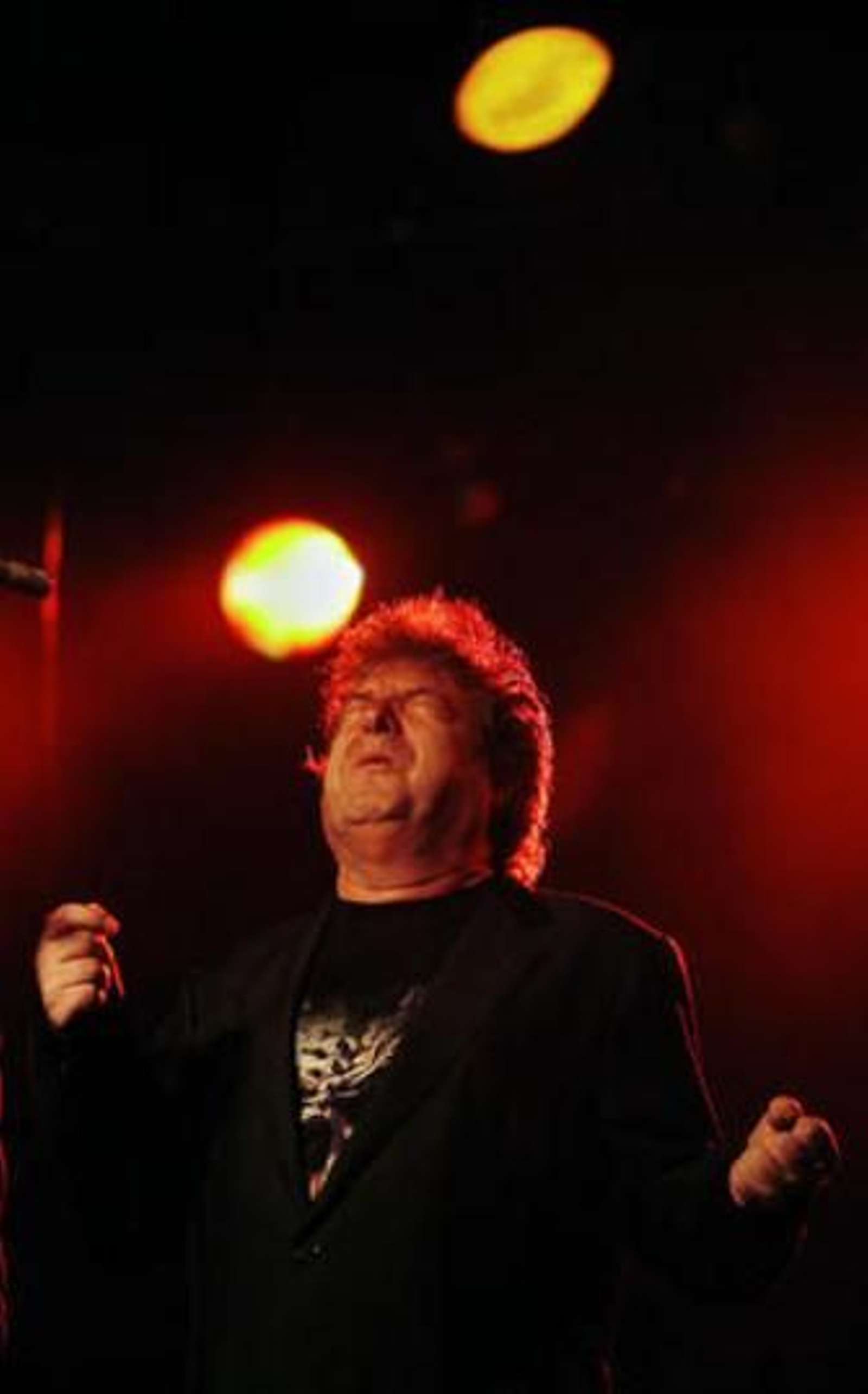 Morente canta 'Omega'. Morente canta 'Omega'.