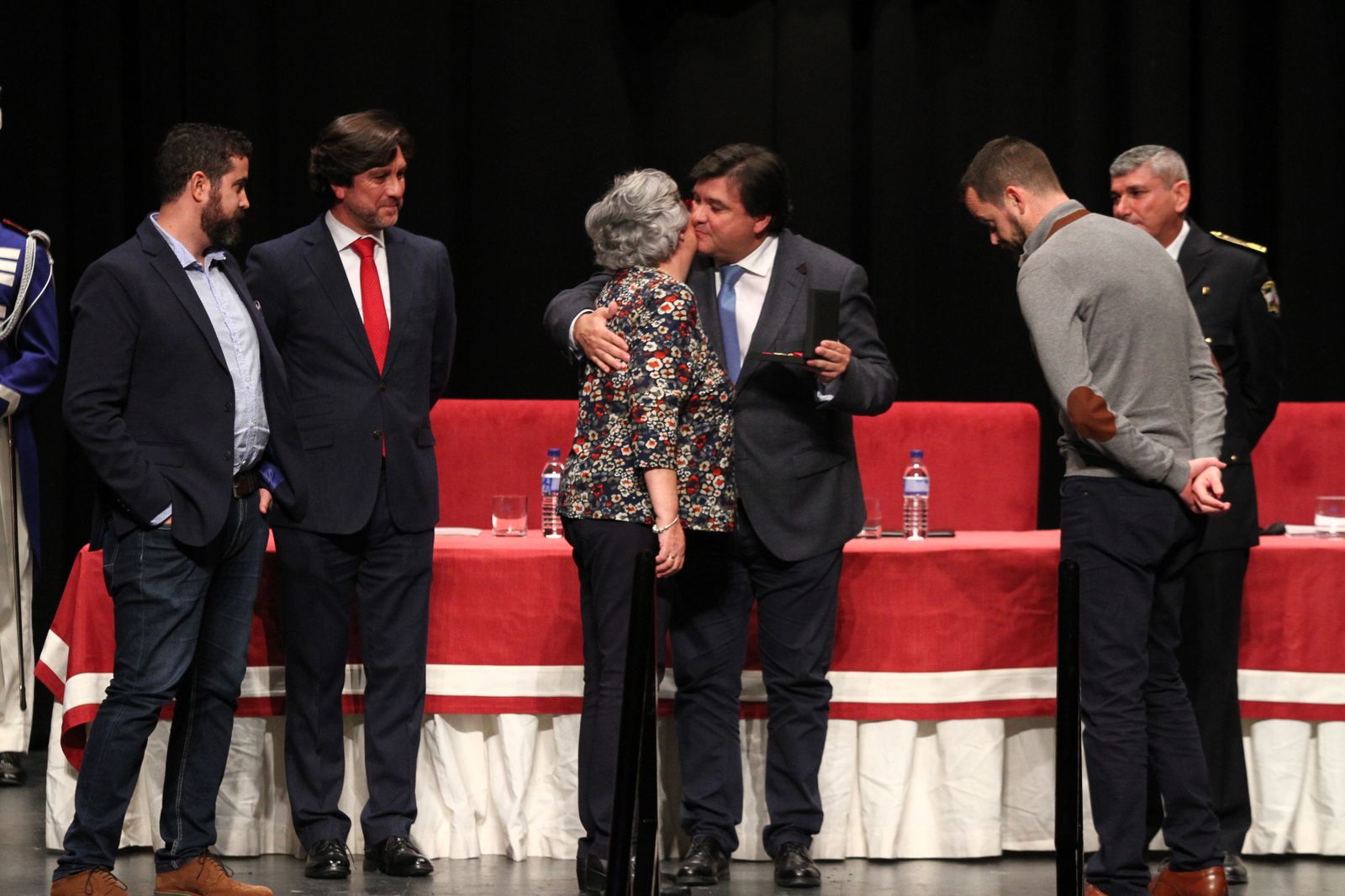 La policía Local entrega las medallas en el día de su patrón