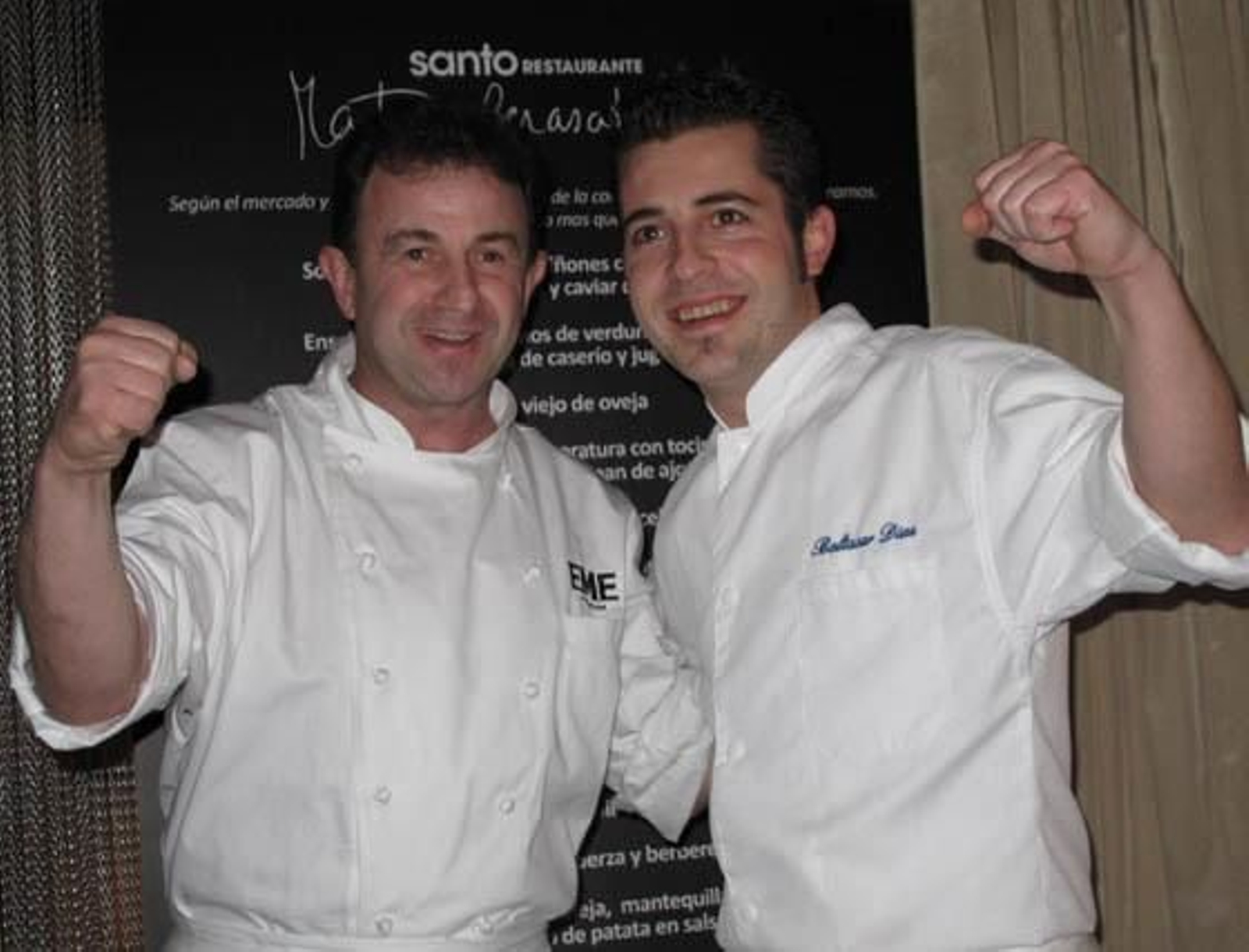Baltasar Díaz, jefe de cocina de Santo by Martín Berasategui, con el chef español más laureado (seis estrellas Michelín), Martín Berasategui.  Foto: Victoria Ramírez