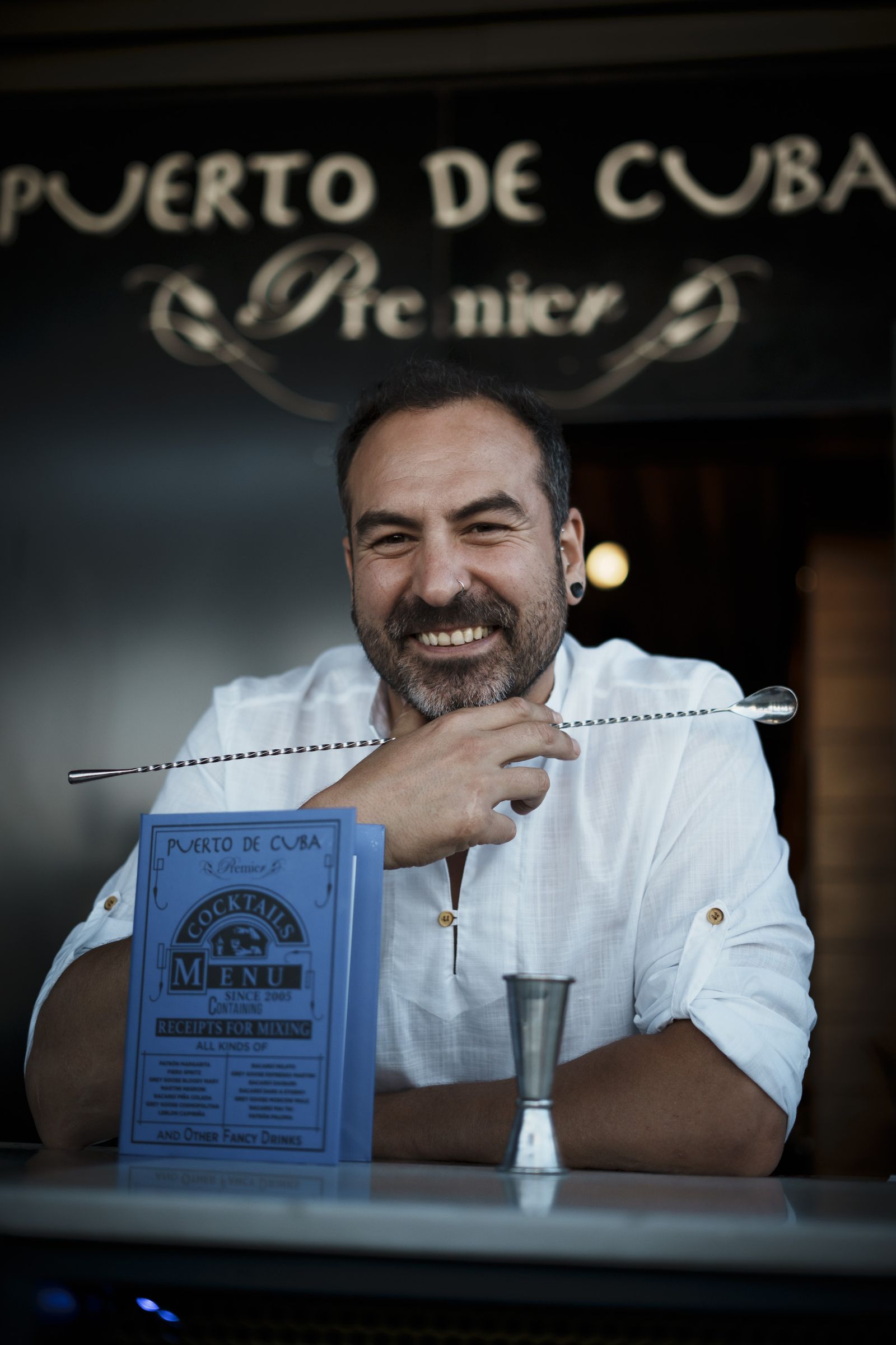 El sevillano Curro Rubio gana el premio al mejor cóctel en Málaga