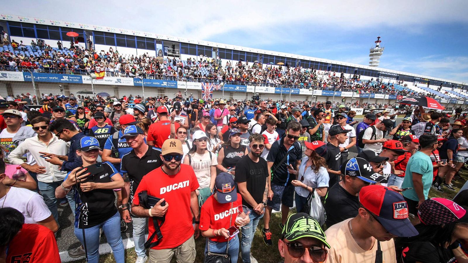 Otra imagen de aficionados italianos a las motos, durante el Mundial celebrado en Jerez en abril.