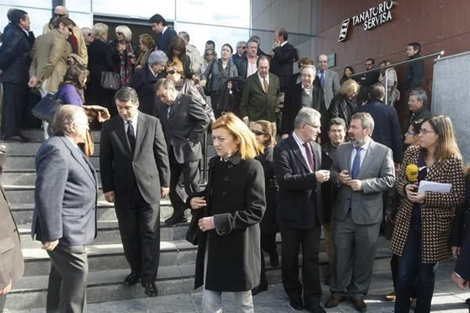 Cientos de personas acuden al funeral del concejal Evelio Ingunza.

Foto: Jose Braza