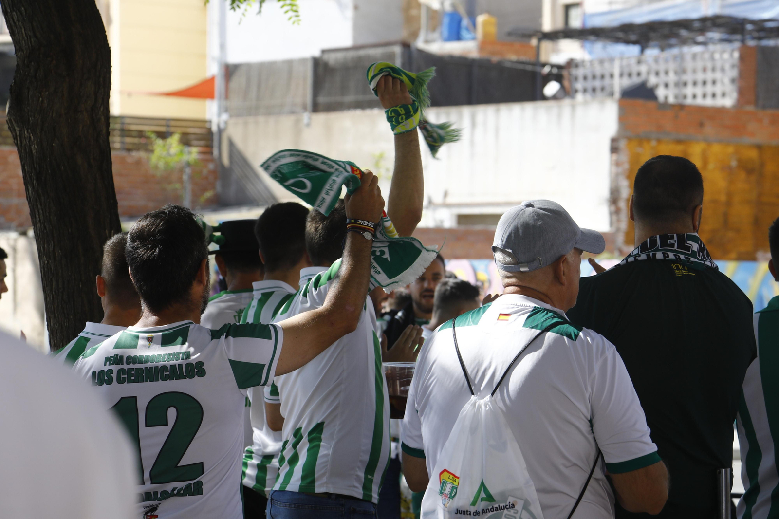 Las mejores fotos de la afición del Córdoba CF en la previa del partido ante el Barcelona Atlètic