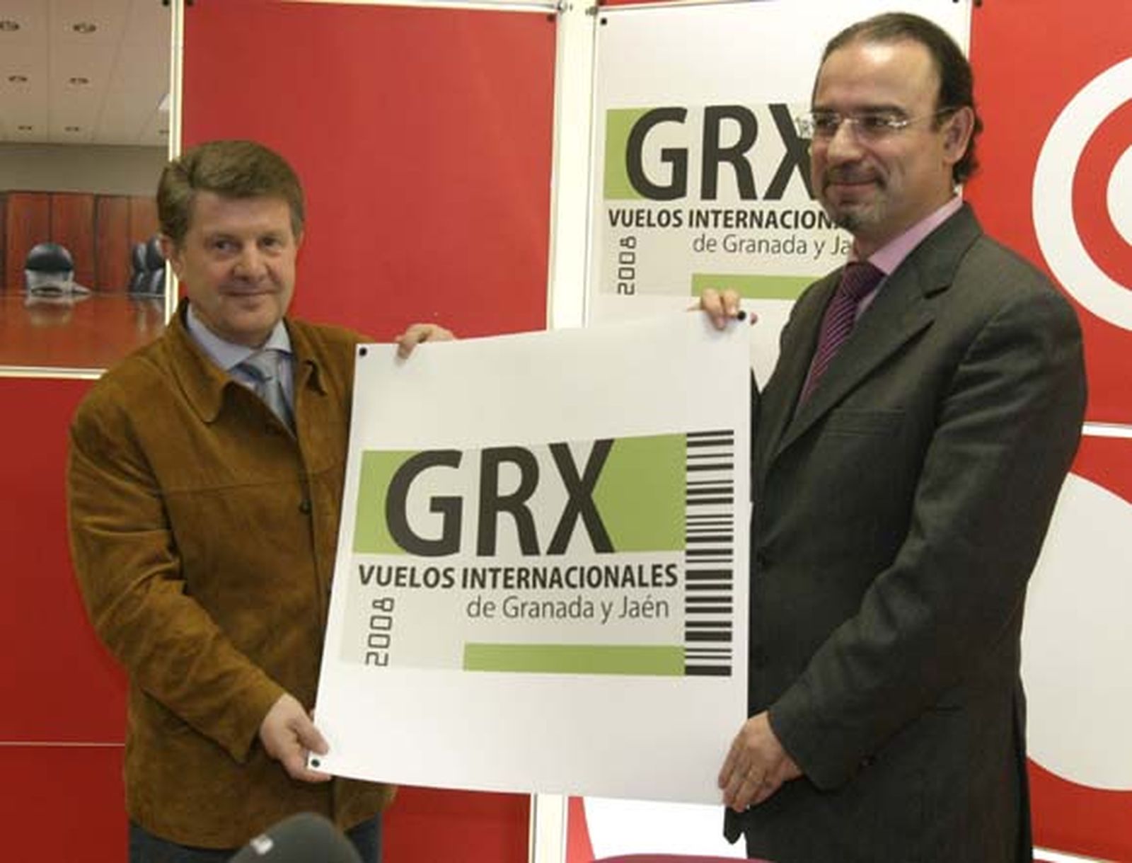 La Cámara de Comercio busca 210.000 euros para asegurar los vuelos baratos en Granada