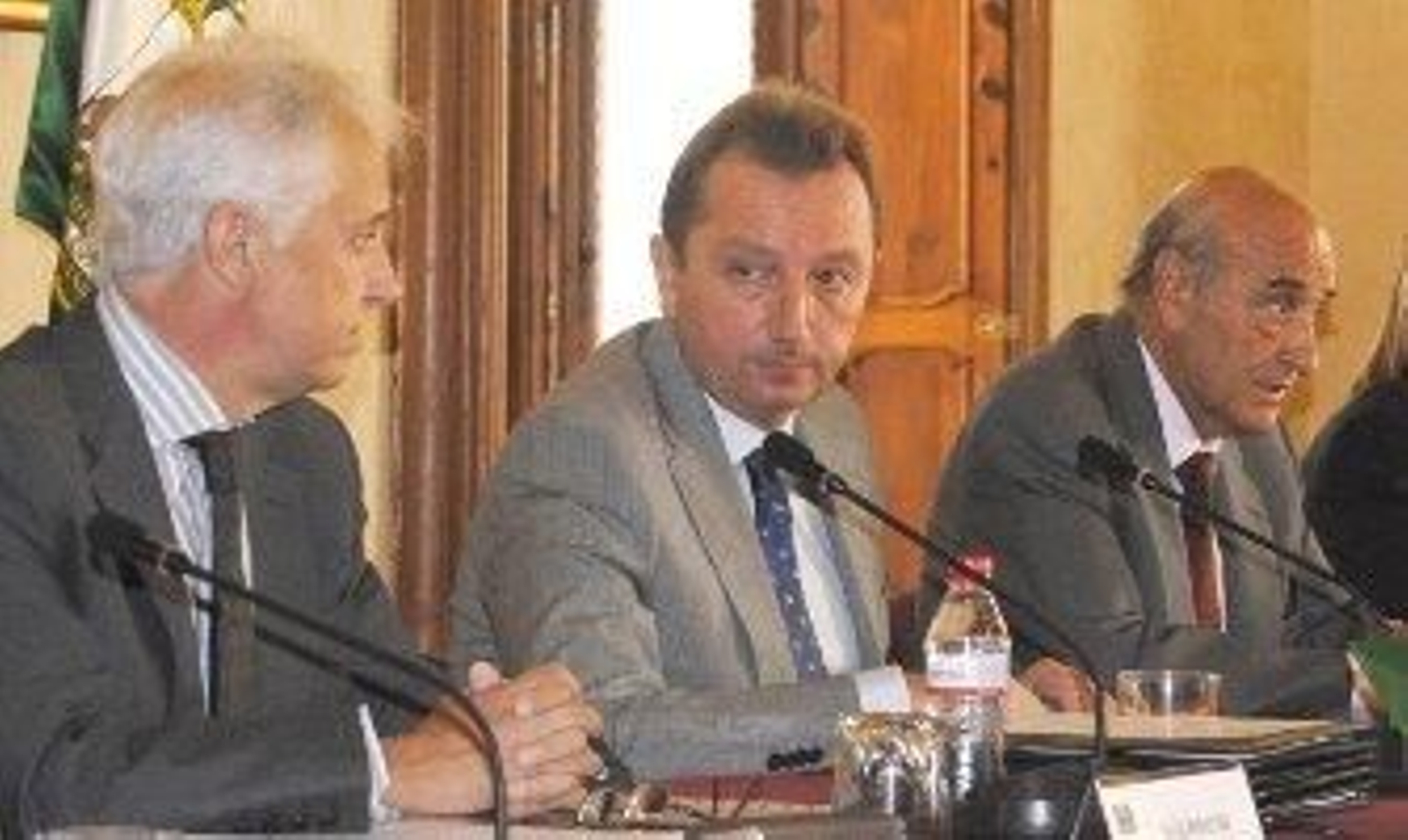 Los planes para jóvenes y mayores de 45 años beneficiarán a 215.000 personas