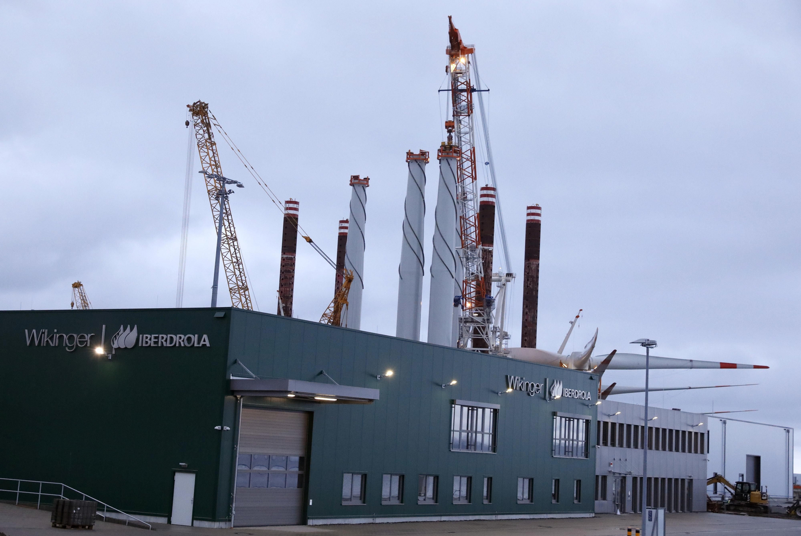 Puerto Real, presente en la estación eólico marina Wikinger