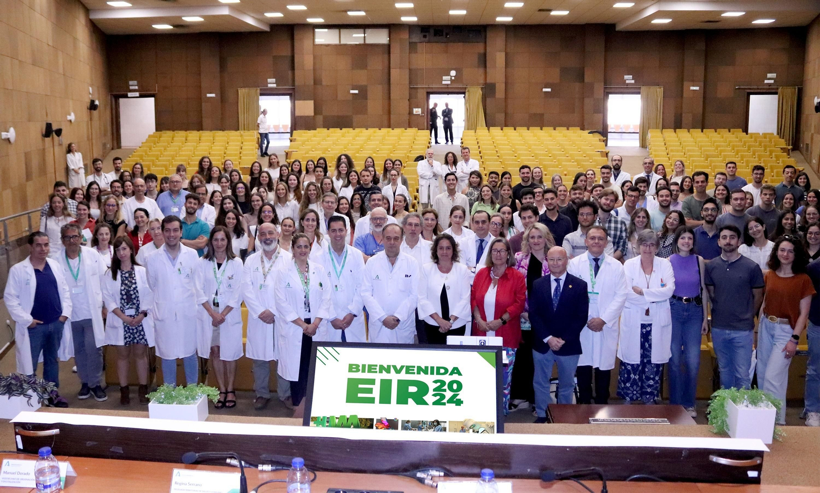 El acto de bienvenida a los nuevos EIR del Hospital Virgen Macarena.