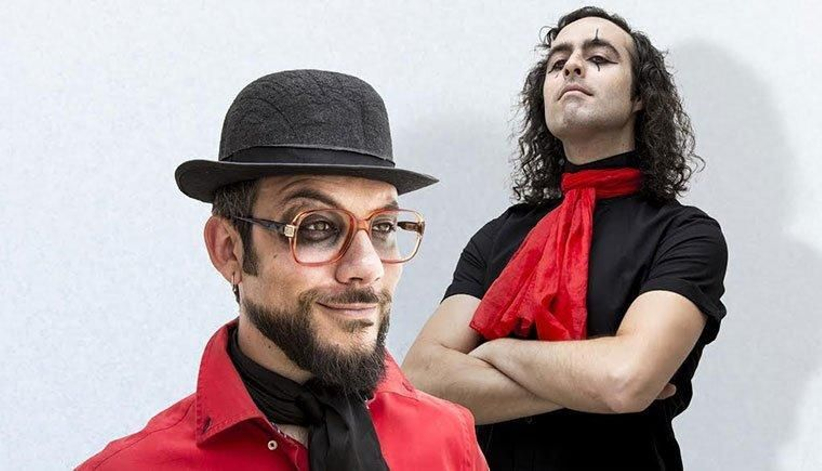 Antílopez es toda una experiencia en directo si quieres cantar, bailar y reír.