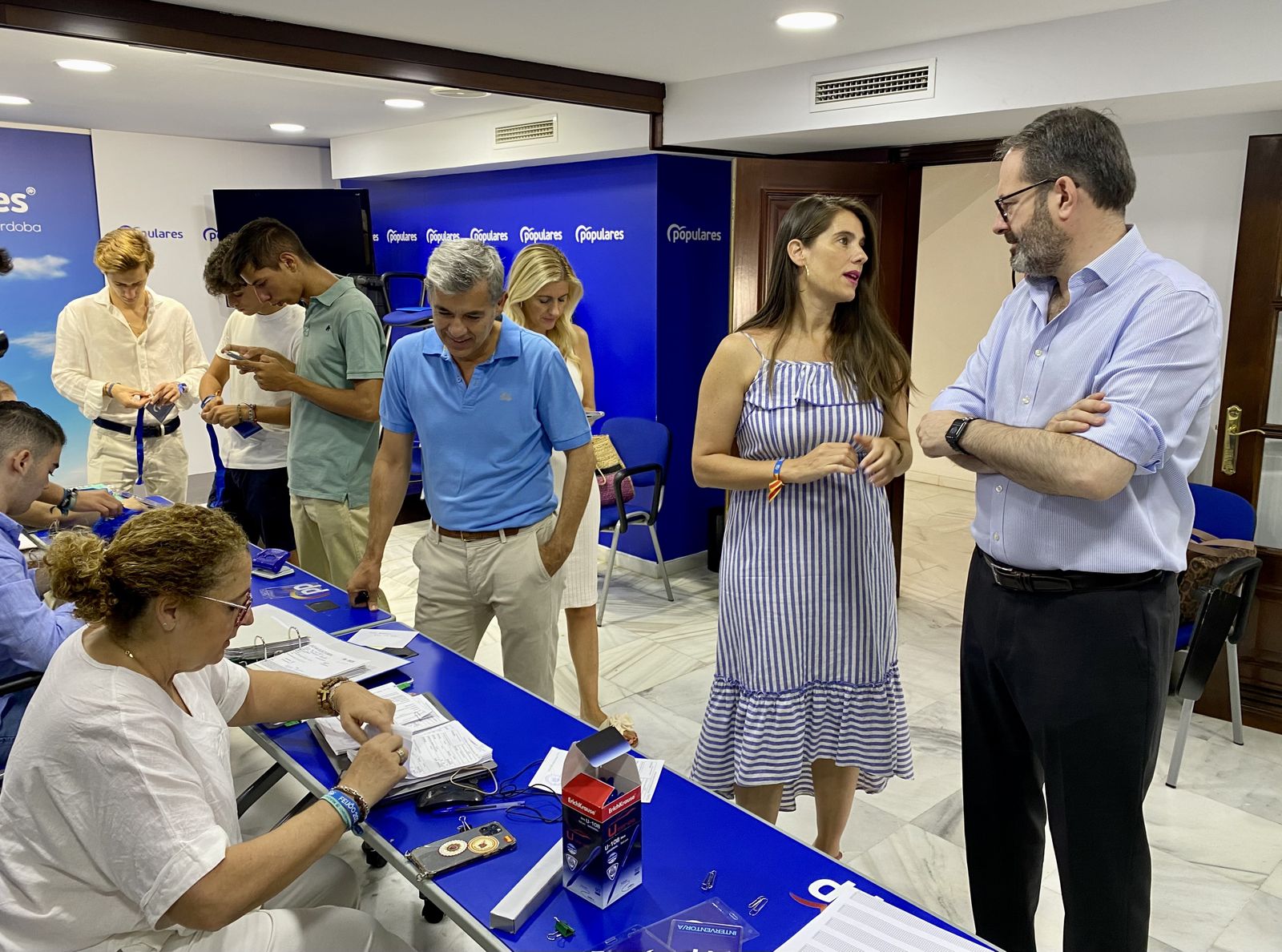 Adolfo Molina y Araceli Cabello en la sede del PP de Córdoba.