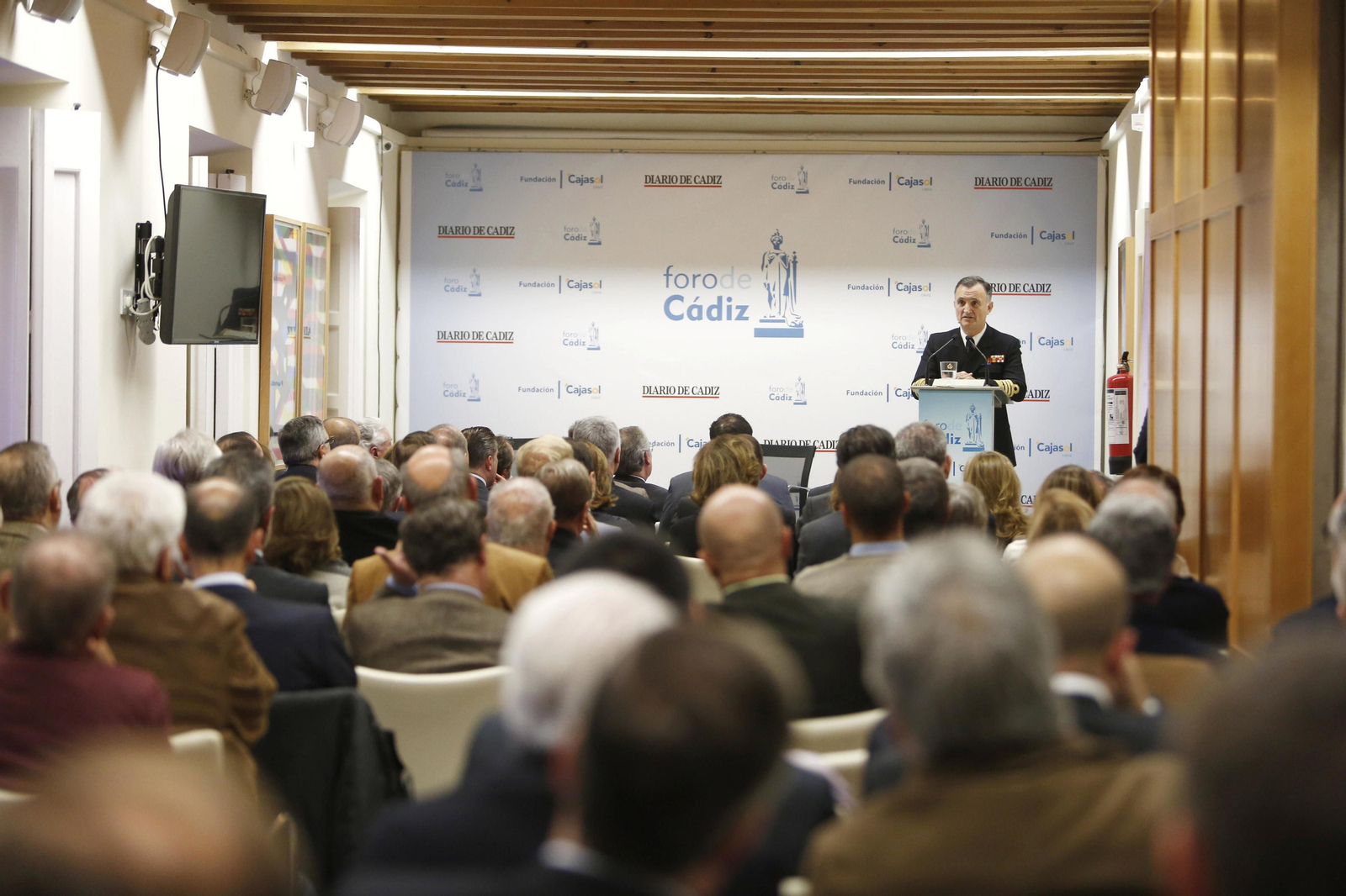 Numeroso público asistió a la conferencia del Almirante de la Flota.