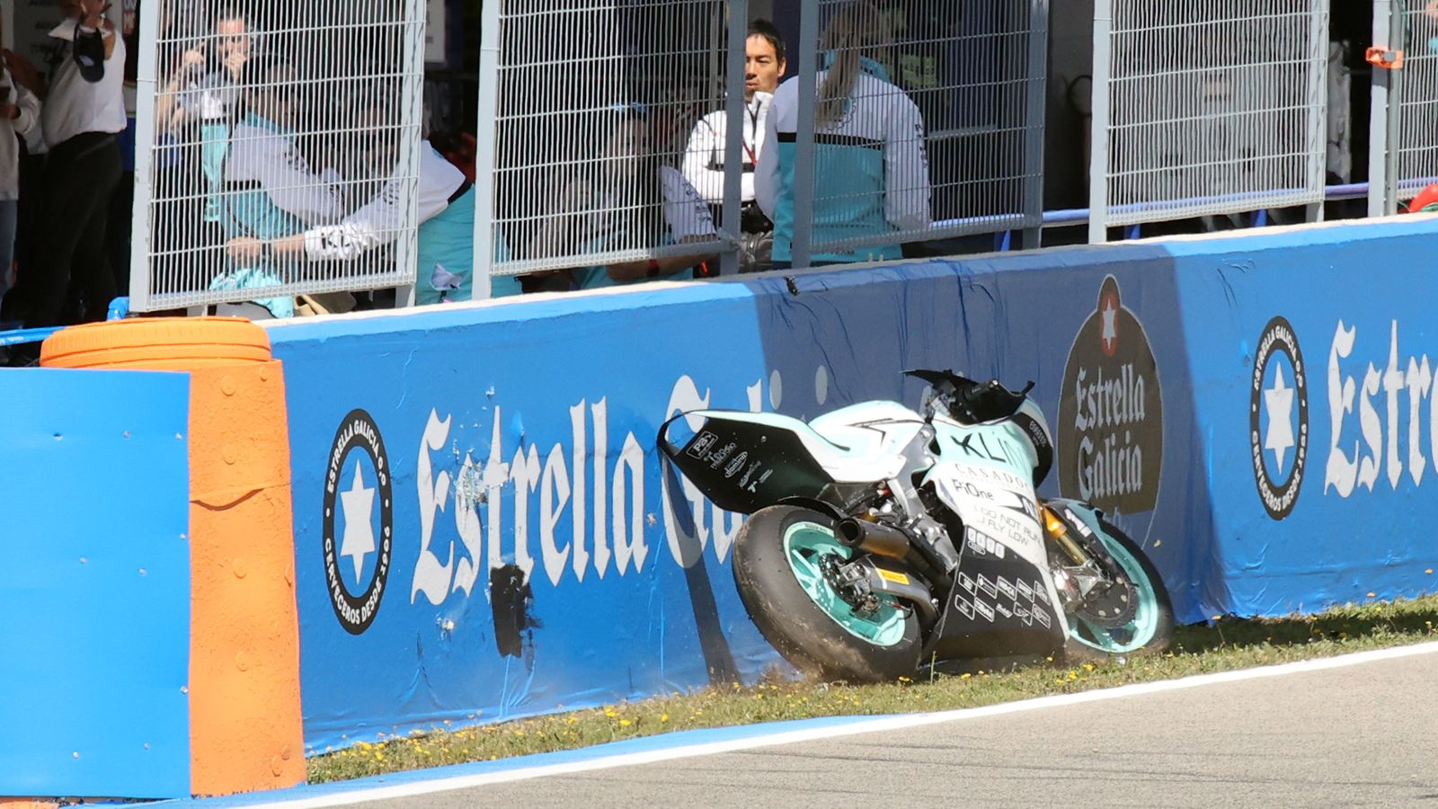 Imágenes de las caídas en las carreras del GP España en Jerez