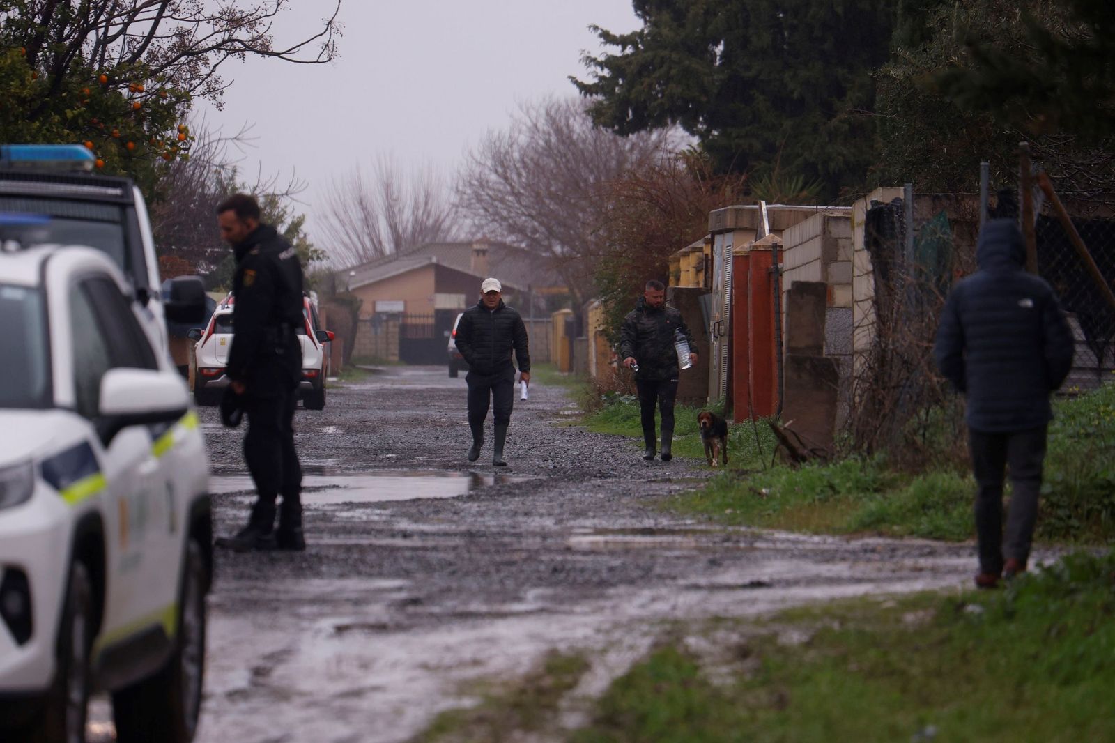 Los vecinos de la parcelación de Guadalvalle de Córdoba miran con temor la crecida del Guadalquivir