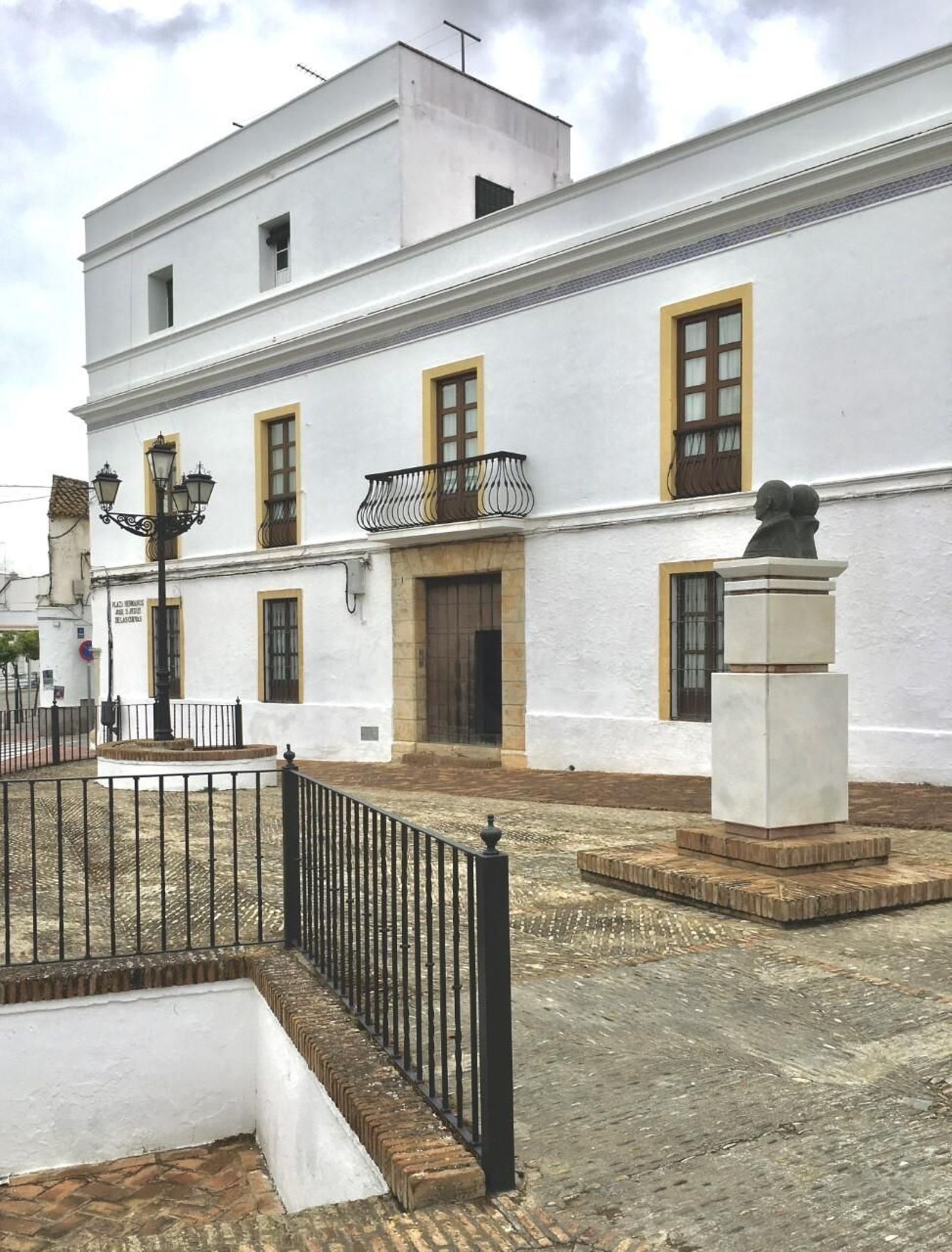 Arcos de la Frontera recuerda a los hermanos de las Cuevas.