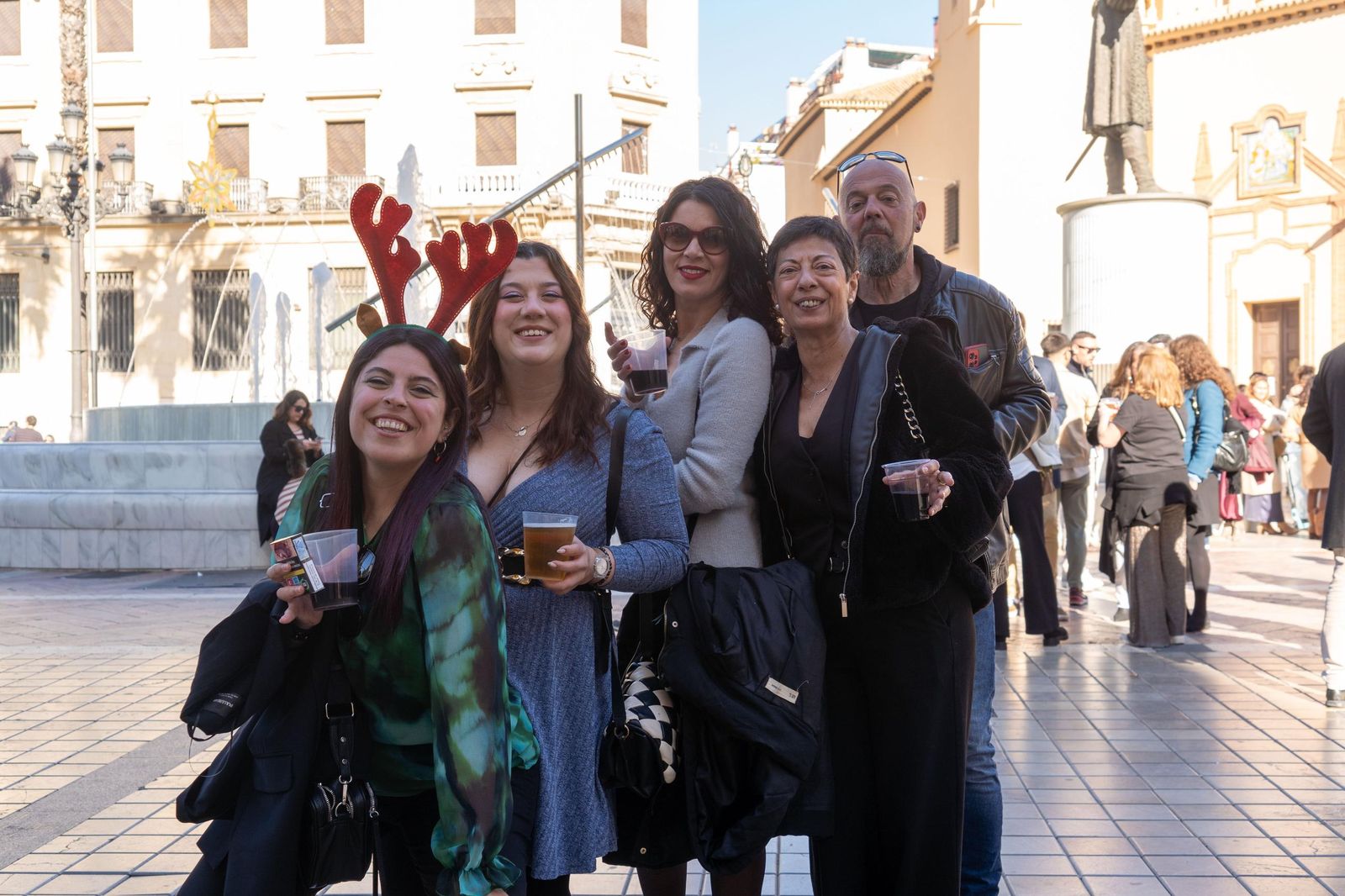 Imágenes de la fiesta del 31 de diciembre en las calles de Huelva