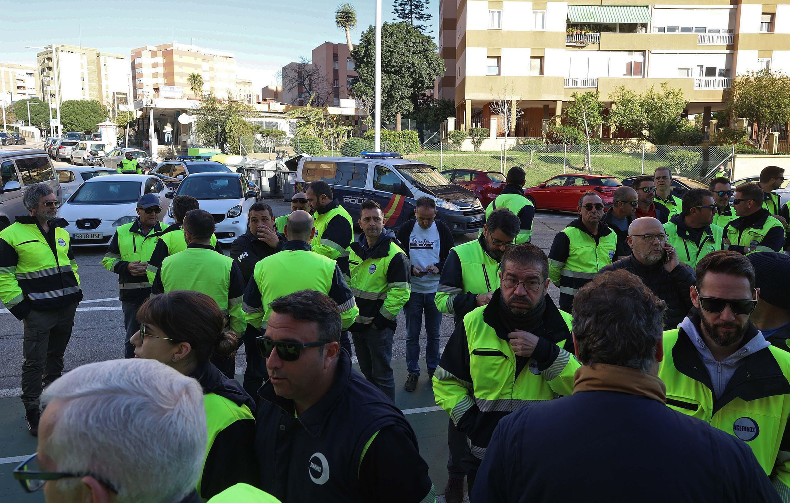 Imágenes de la entrada a los juzgados de los delegados sindicales de Acerinox en Algeciras