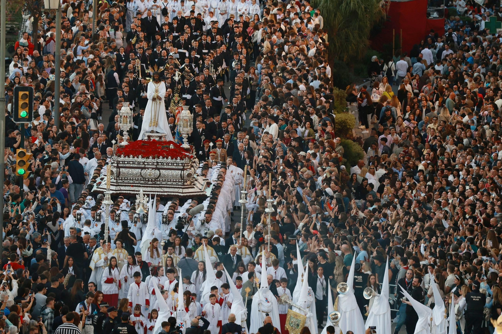 El Cautivo, en su procesión del Lunes Santo en Málaga, en fotos