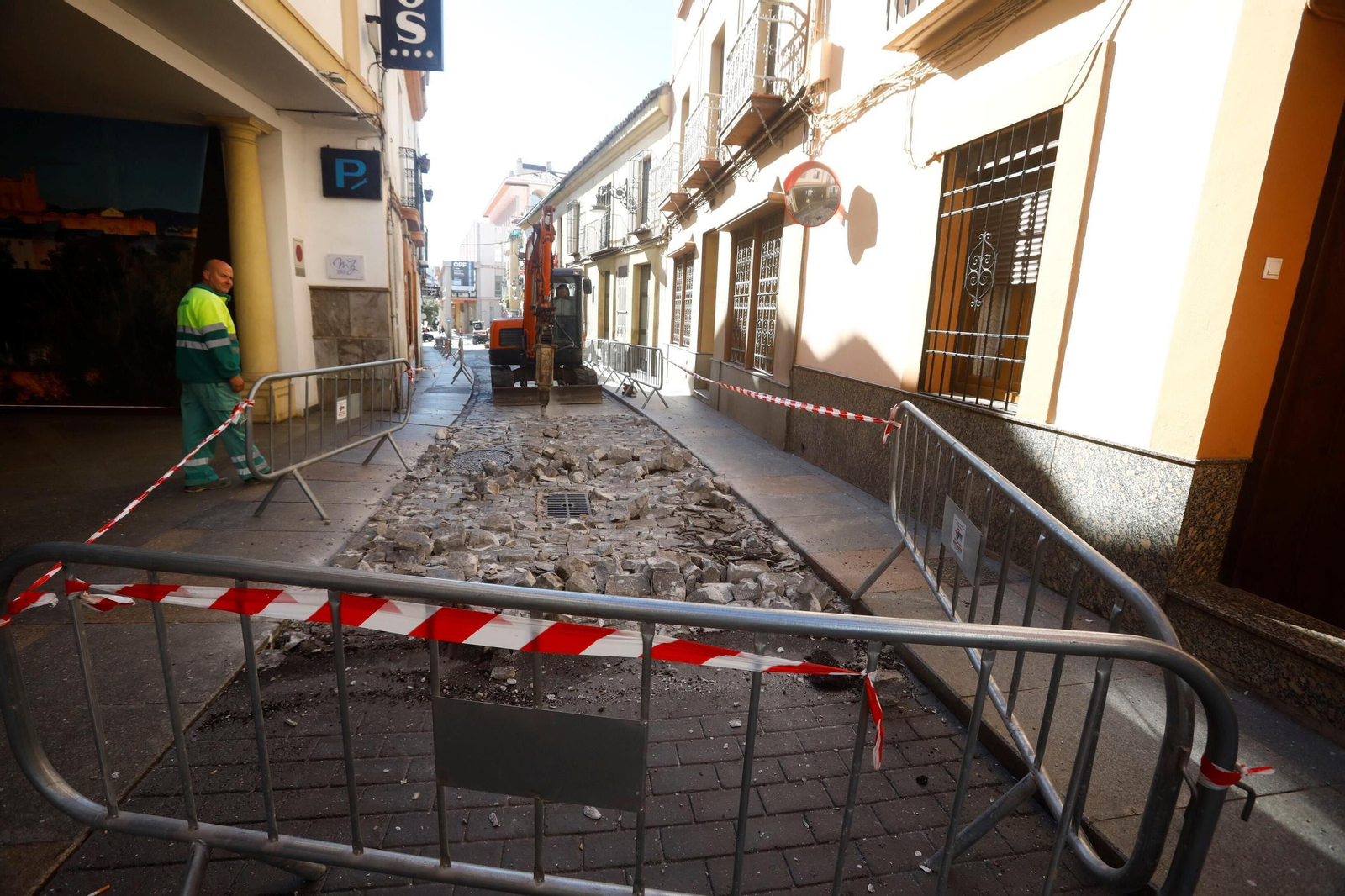La reapertura al tráfico del primer tramo de la calle Alfaros, en imágenes
