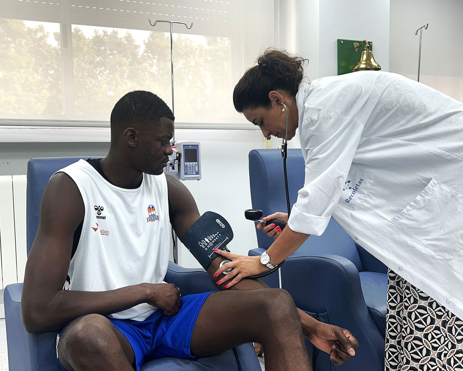 Nzosa, los primeros chequeos médicos con San Pablo Burgos.