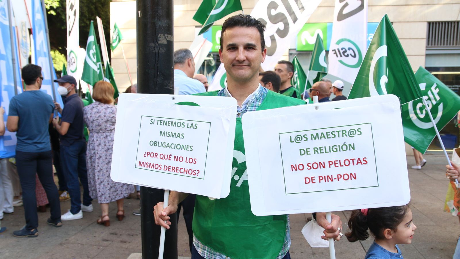 Uno de los manifestantes en Almería.