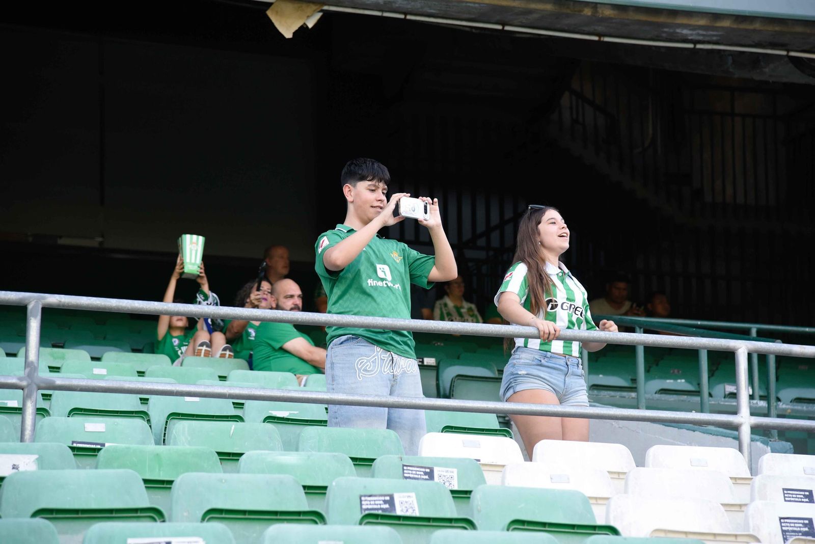 Las fotos de la afición del Betis en el Villamarín