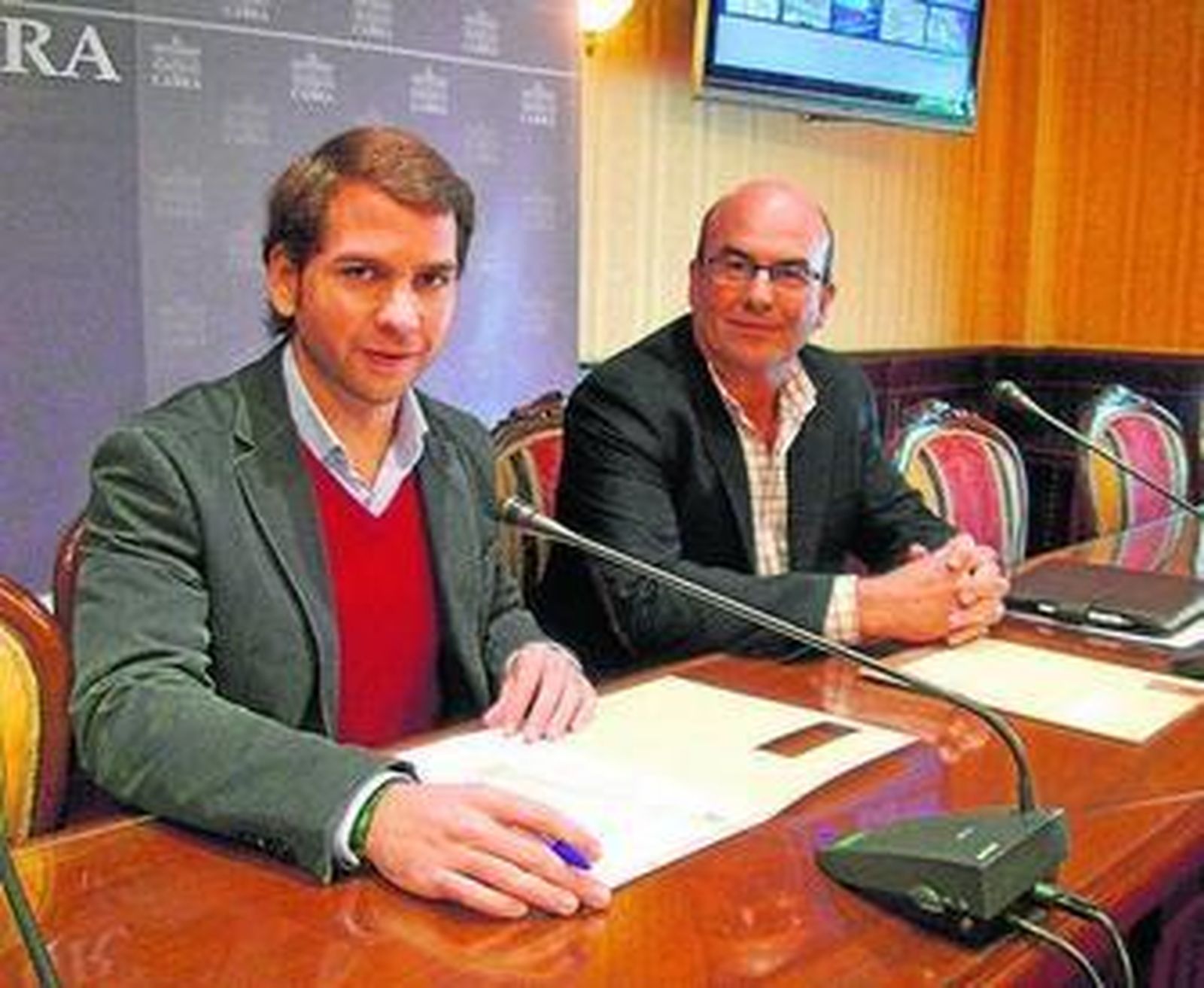 Fernando Priego y Juan Antonio Pérez, en el Consistorio.