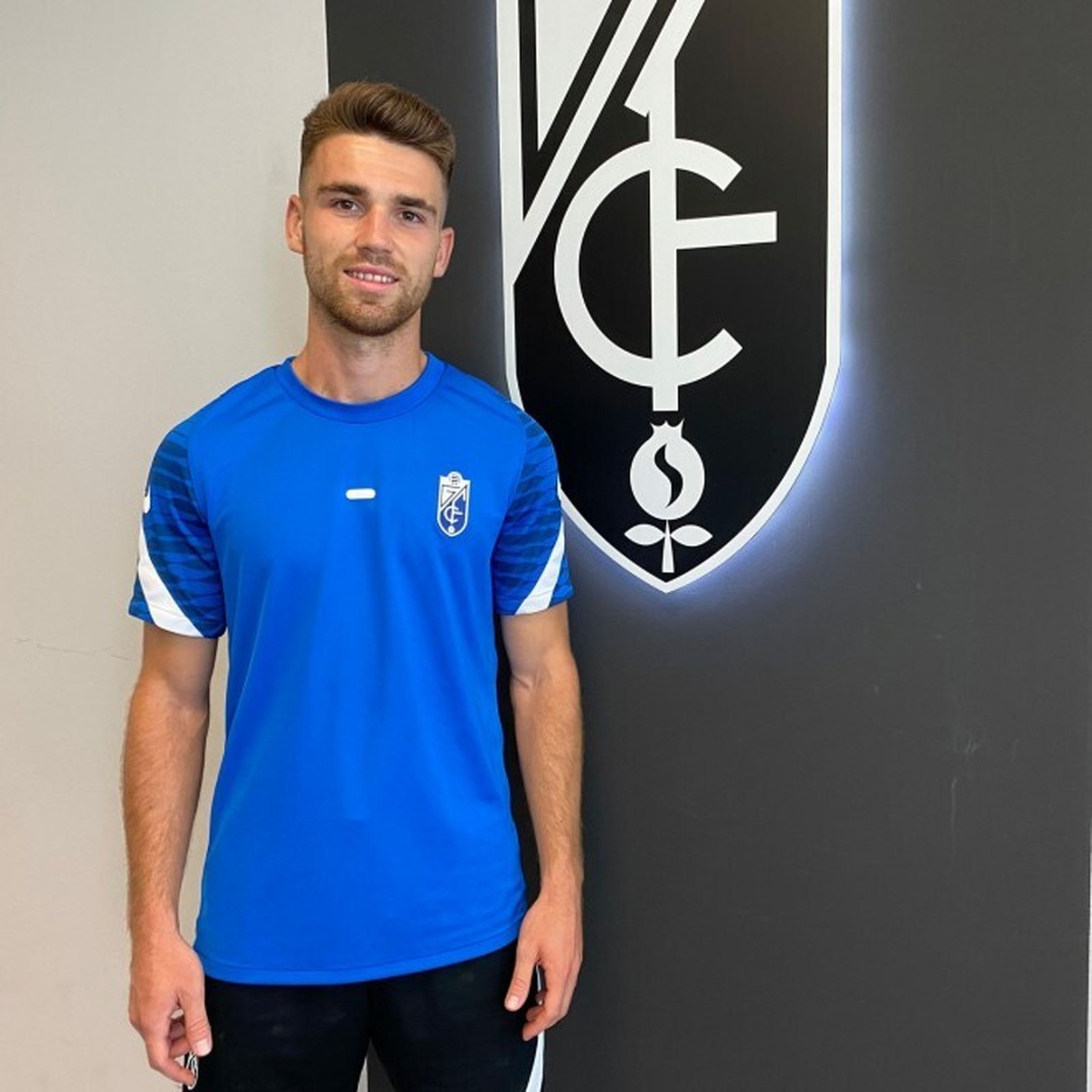 Eu en las instalaciones del Granada CF