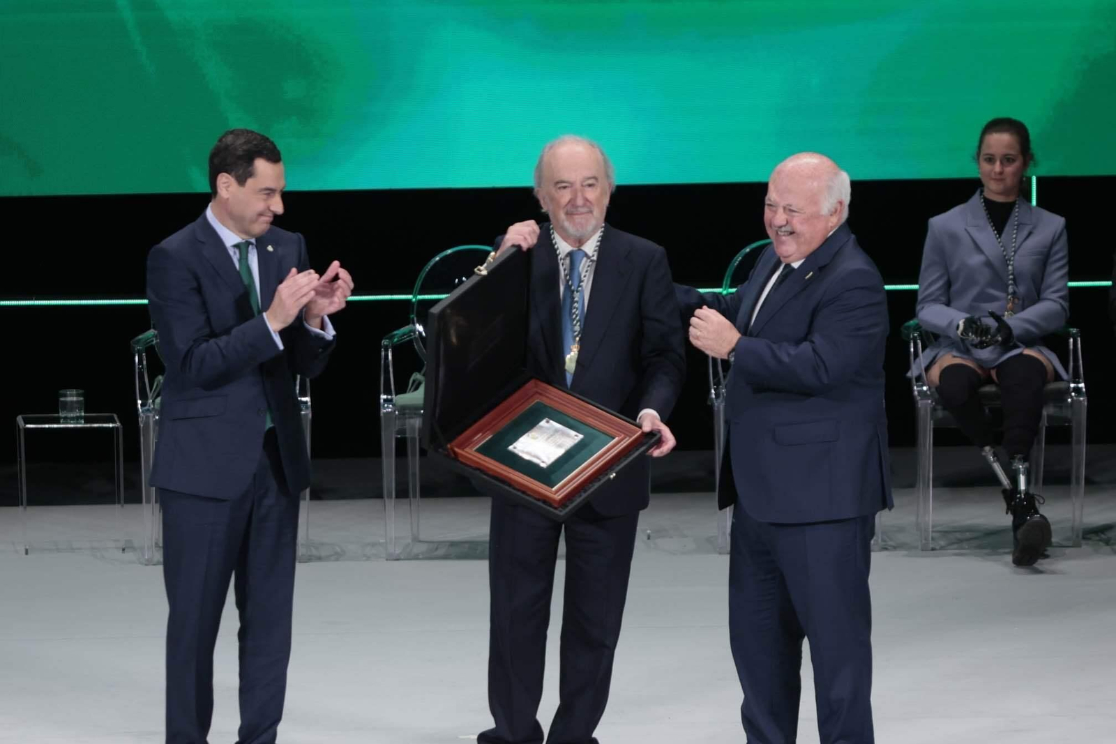 Las imágenes del acto de la entrega de los títulos de Hijo de Predilecto y las Medallas de Andalucía