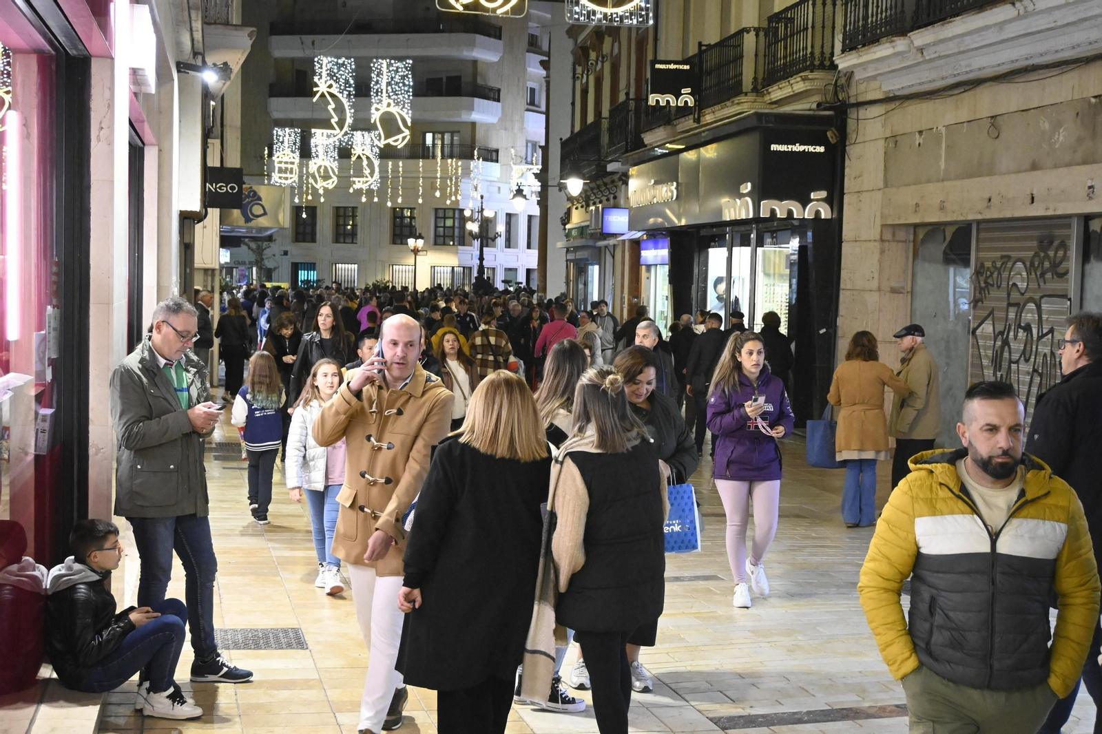 Imágenes del alumbrado navideño en las calles de Huelva
