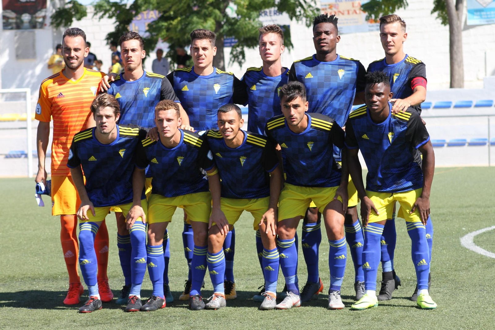 Formación que presentó el Cádiz B ante el Conil en el Pérez Ureba. Formación que presentó el Cádiz B ante el Conil en el Pérez Ureba.