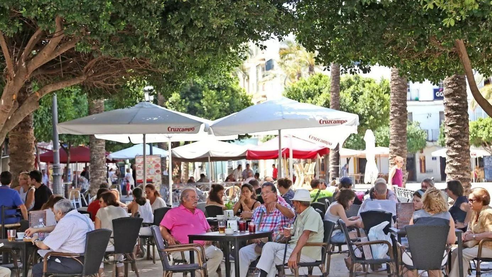 Ambiente en los bares de la Plaza del Arenal Ambiente en los bares de la Plaza del Arenal