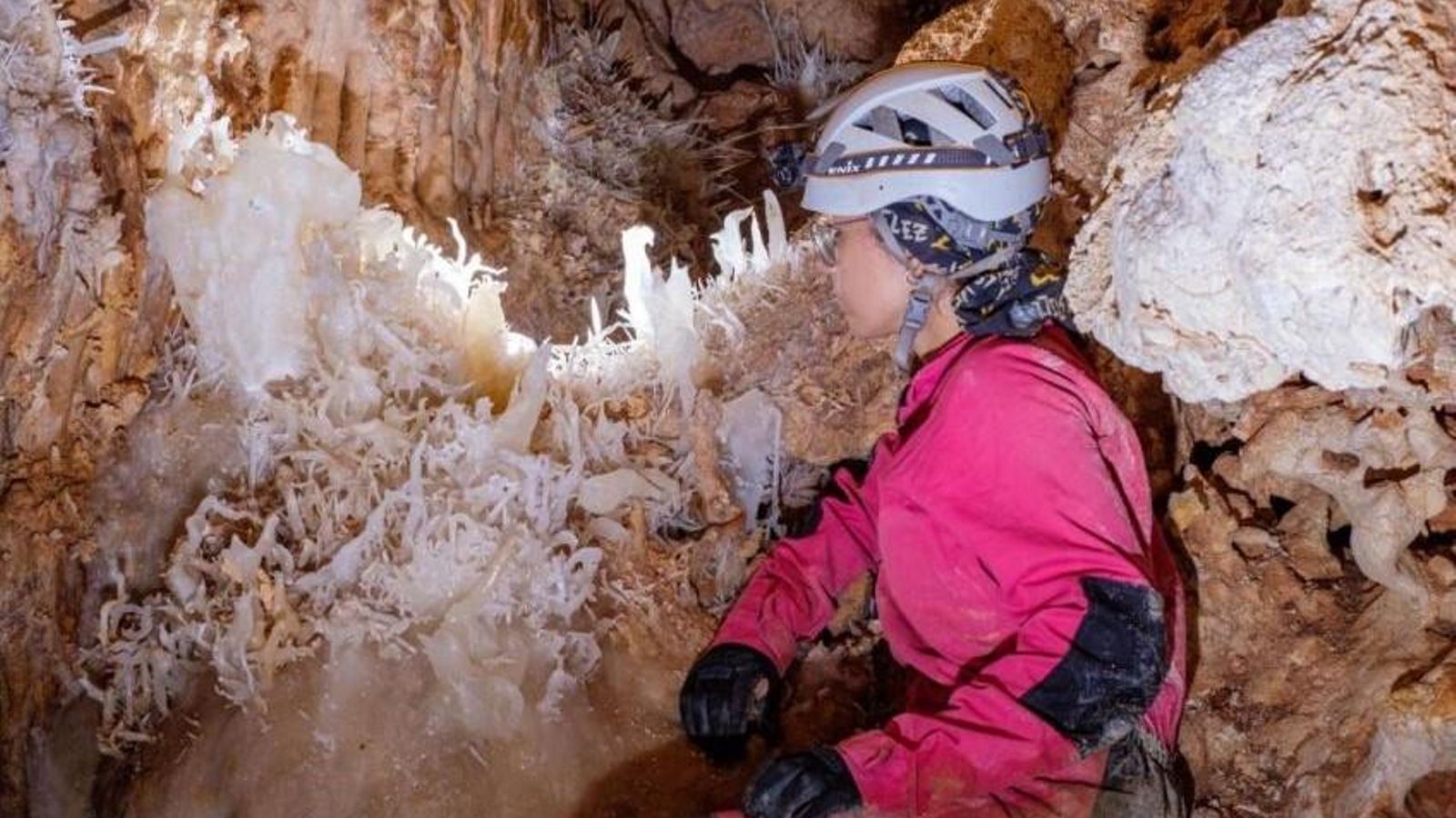 Otra imagen del informe realizado sobre la Cueva de la Arañan por expertos de la Universidad de Granada.