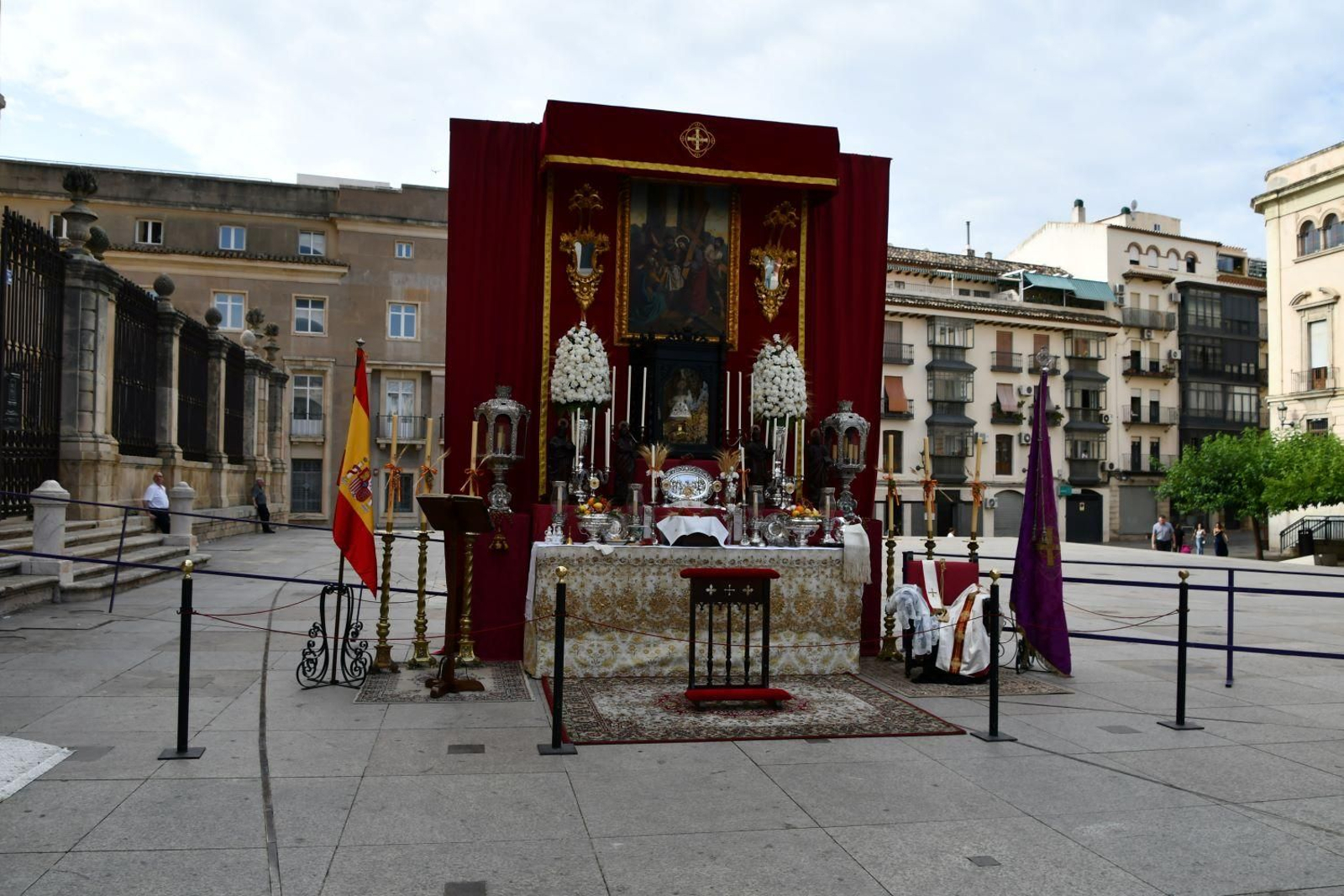 El Santísimo Sacramento llena de esperanza el corazón de los fieles jiennenses, en imágenes