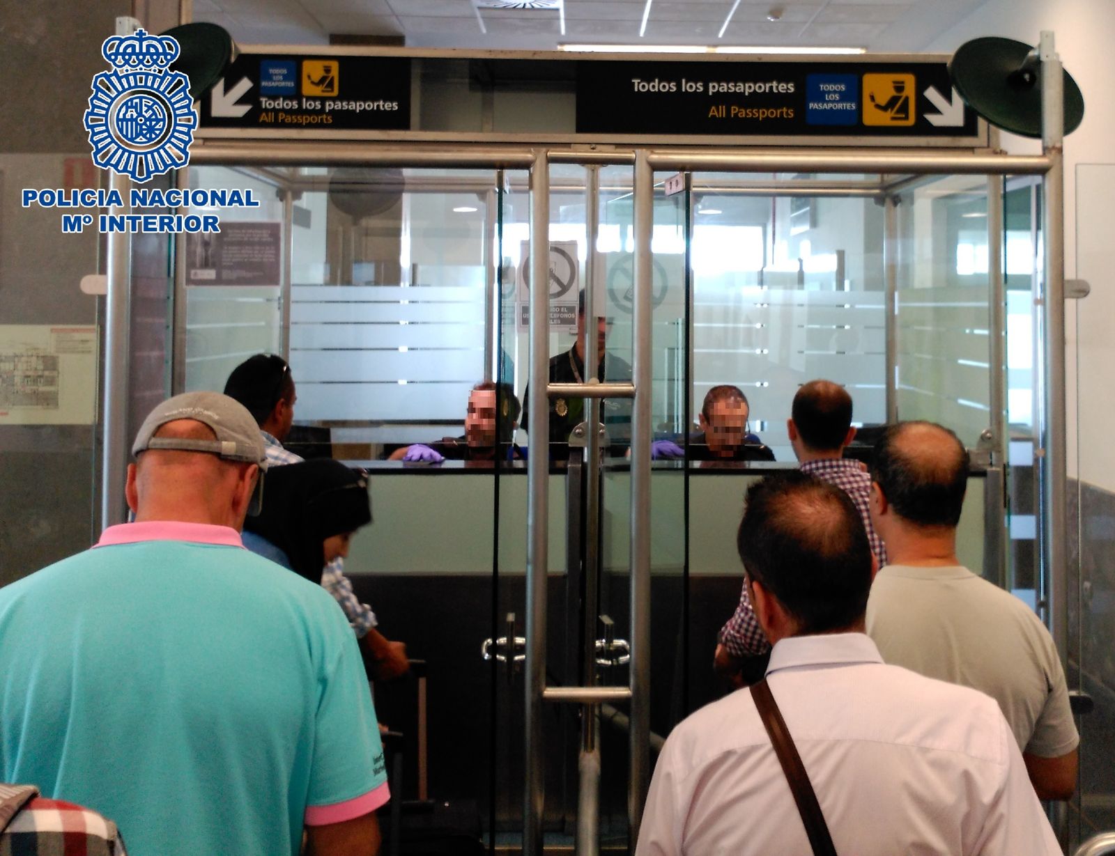 Control en el Puesto Fronterizo Marítimo de Tarifa.