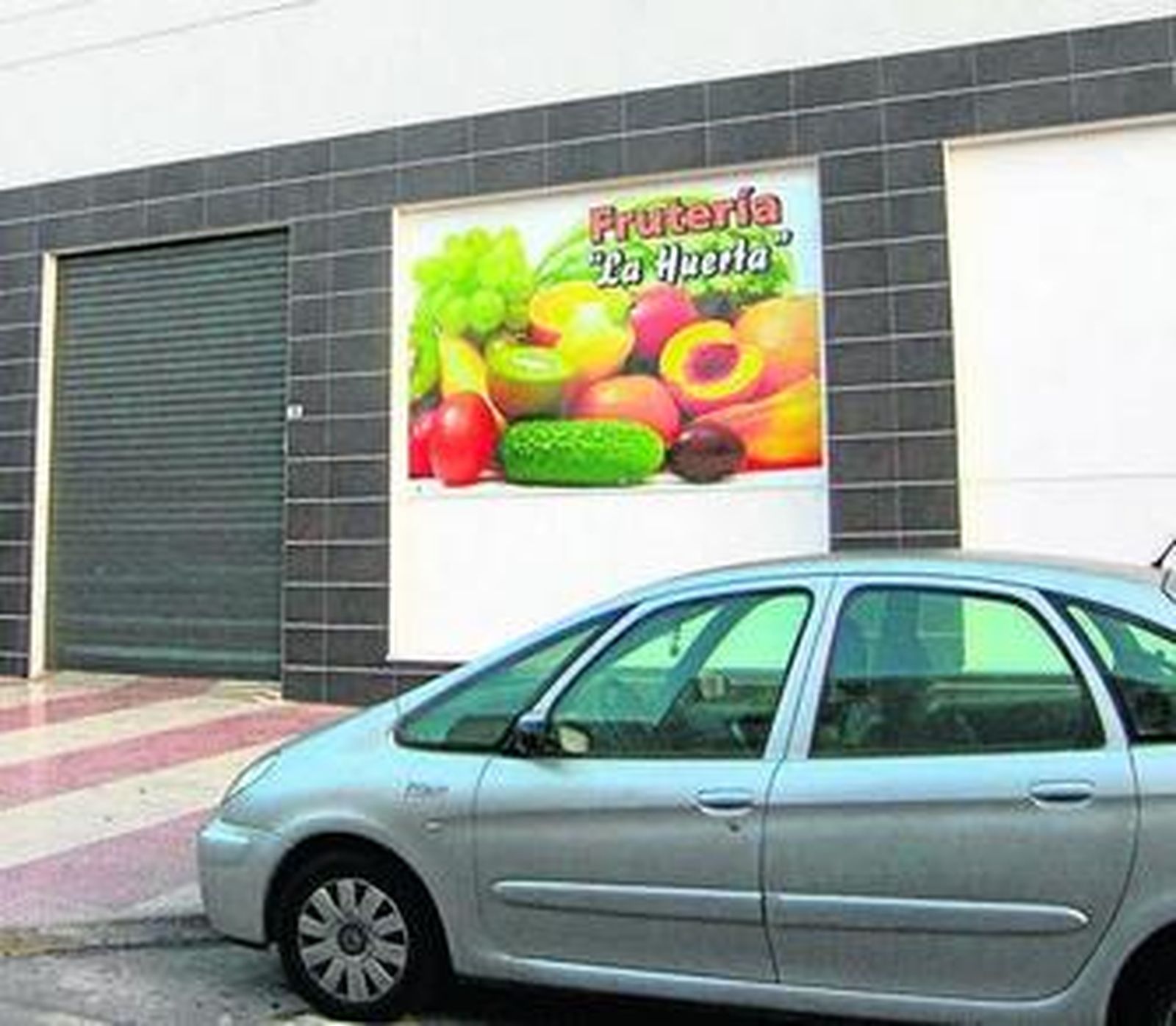 La frutería 'La Huerta' permanecía ayer cerrada.