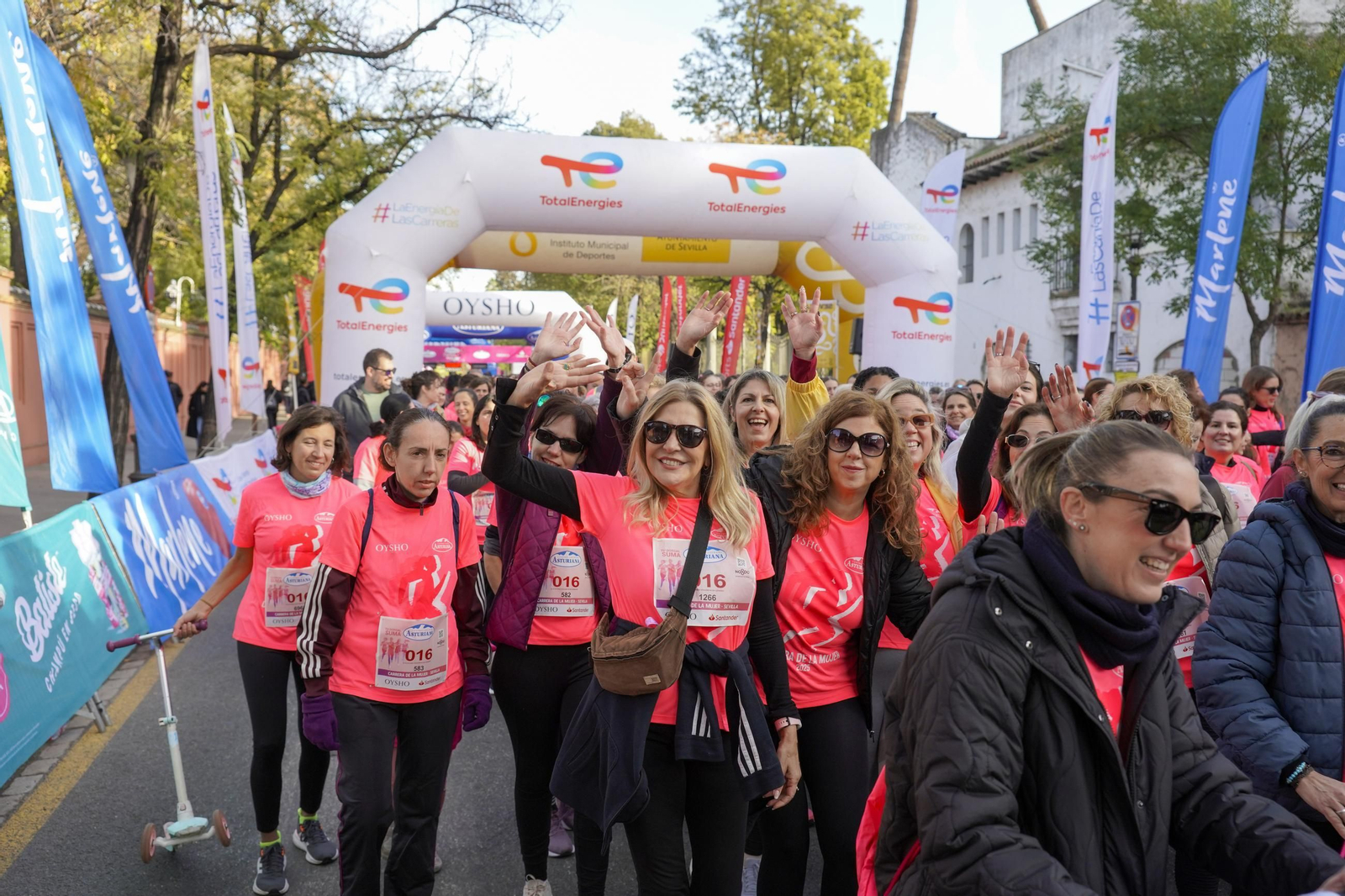 Búscate en las fotos de la Carrera de la Mujer de Sevilla