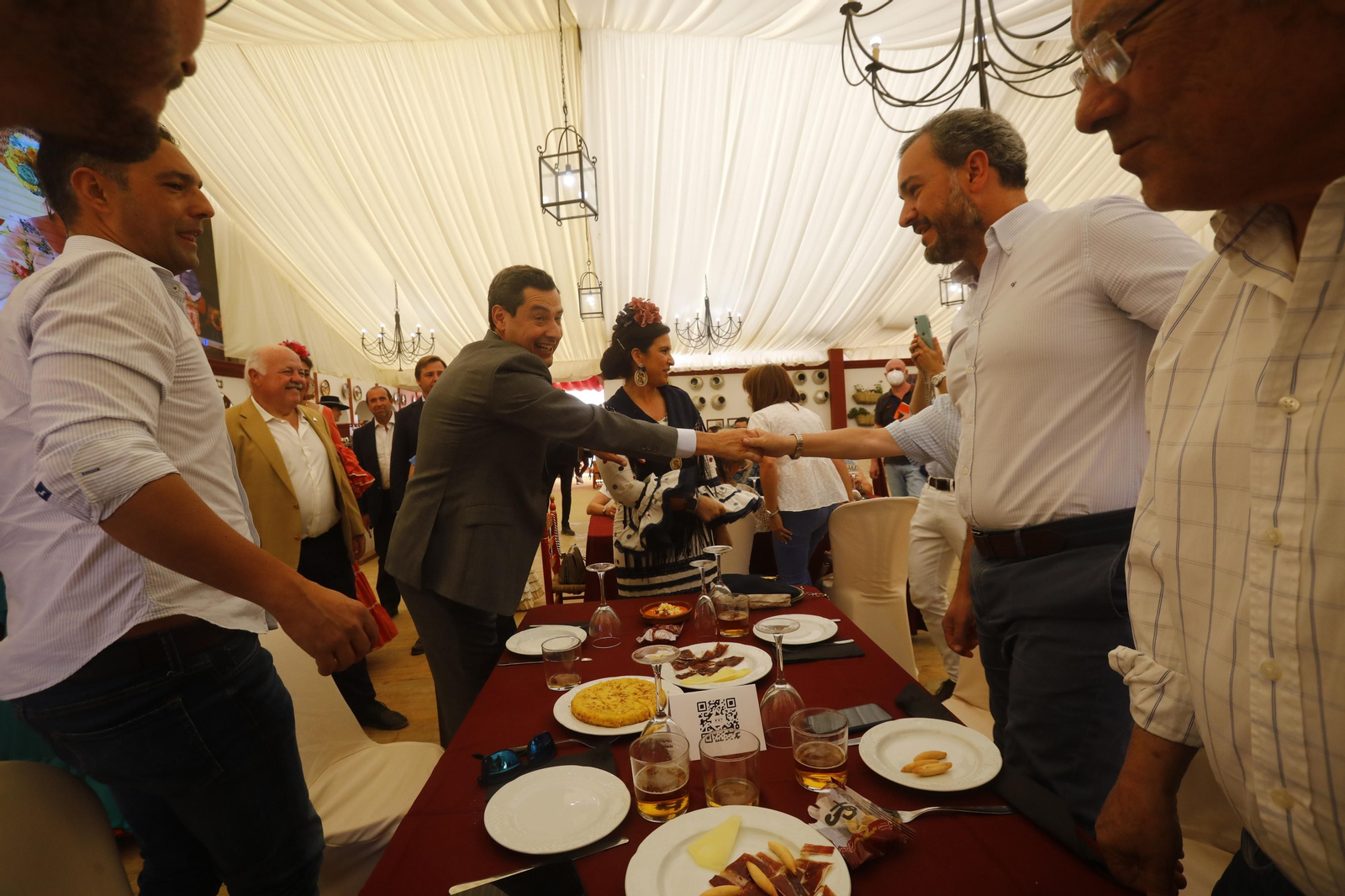La visita de Juanma Moreno a la Feria de Córdoba, en imágenes