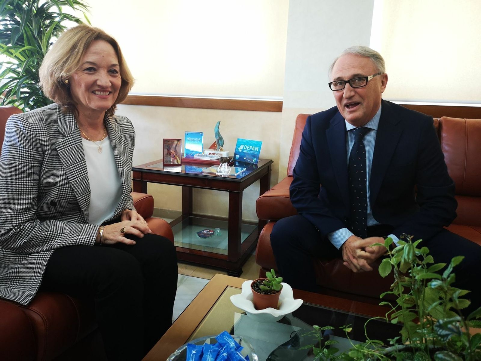 Jesús Caicedo releva a Mª Carmen Ortiz al frente de la Autoridad Portuaria