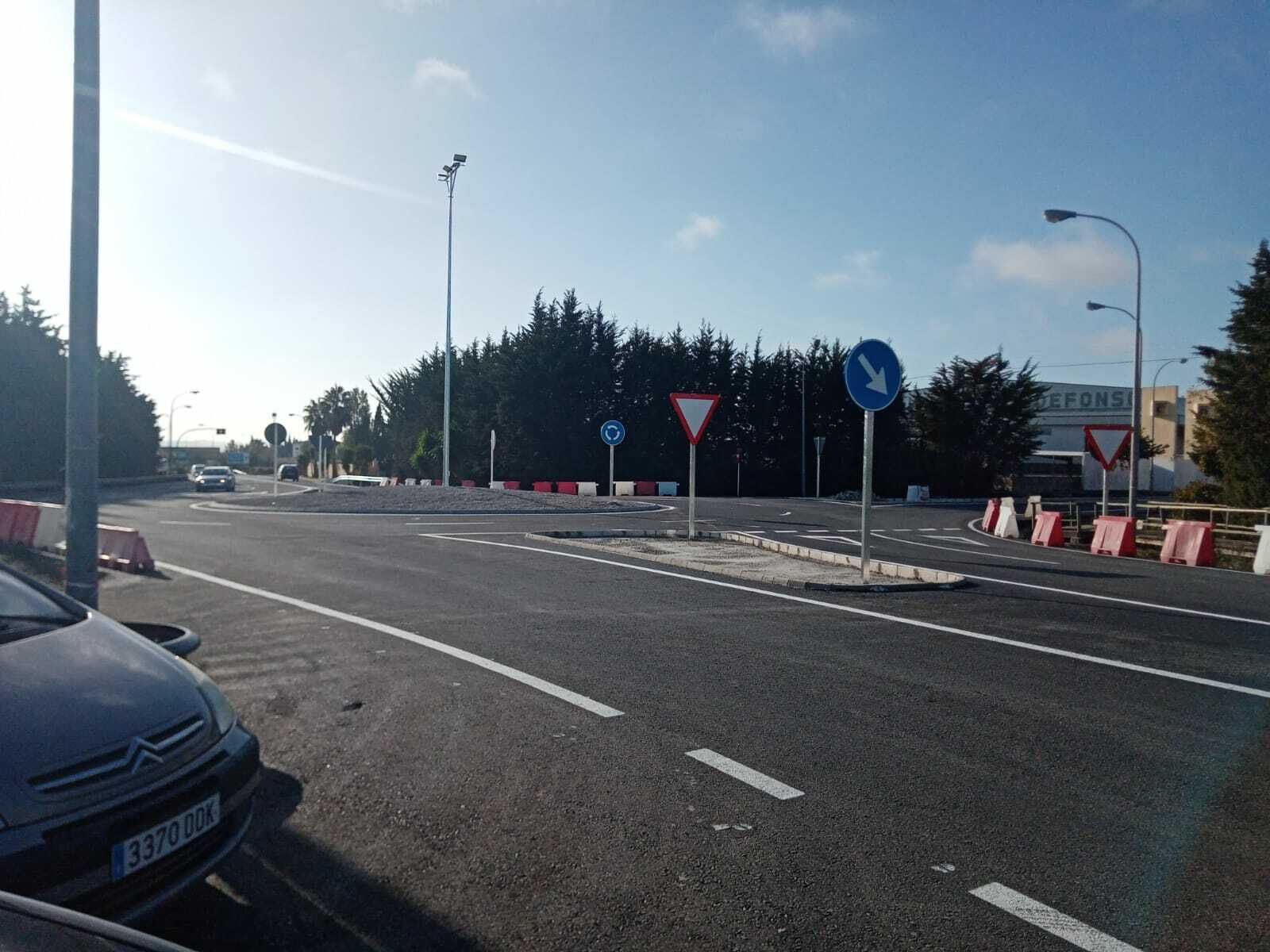 Aspecto de la nueva rotonda de acceso a Conil por La Casa de Postas.