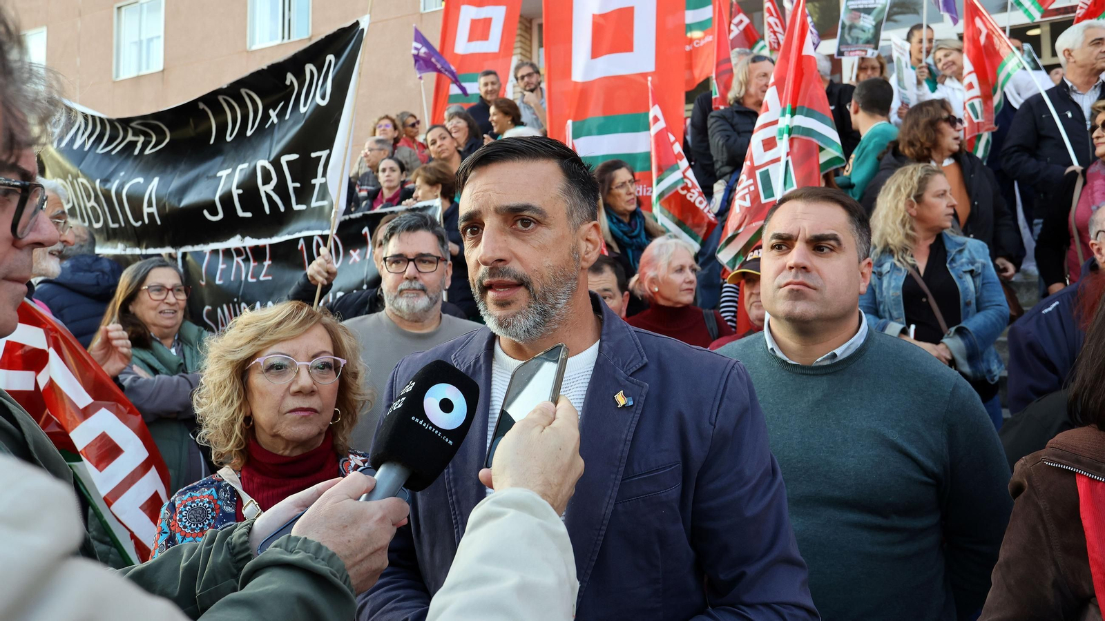 Concentración por la sanidad pública y la atención primaria en el Hospital de Jerez