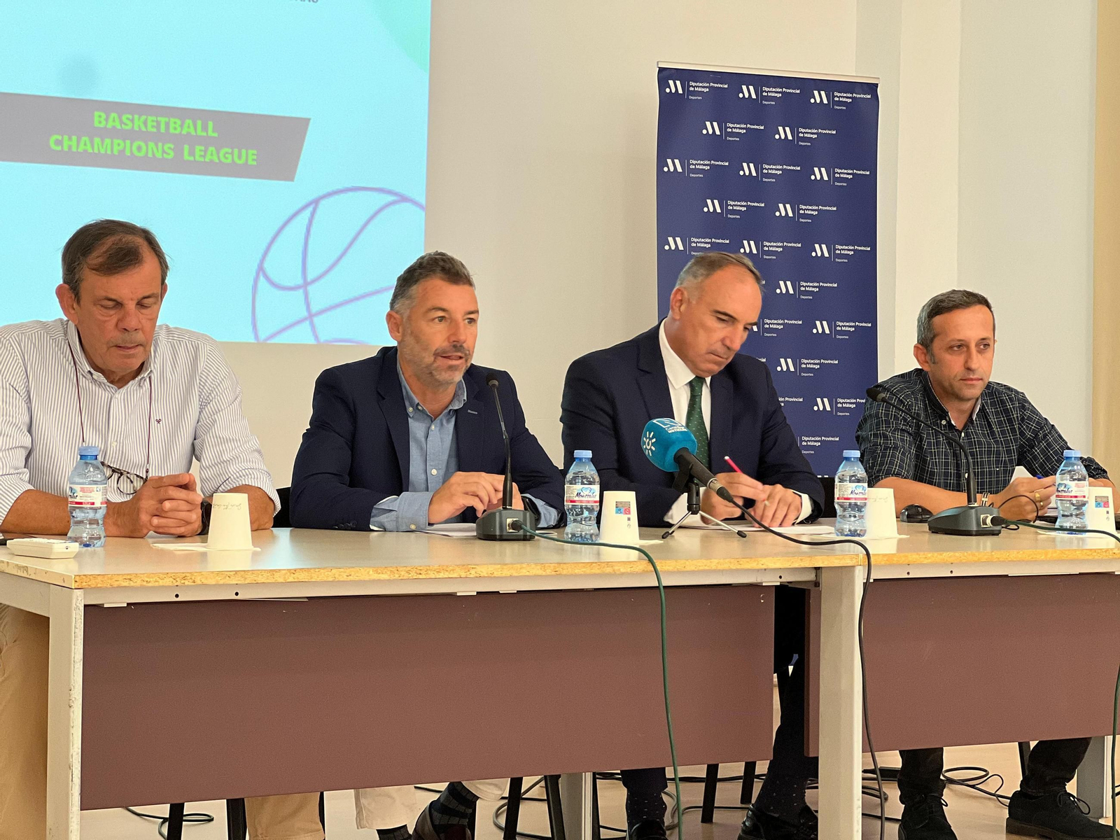 La Diputación y el Unicaja llevarán a 2.000 malagueños de 70 municipios a los partidos del club