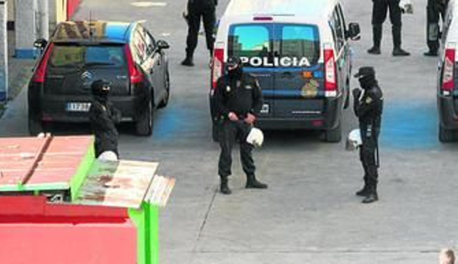 Una redada de la Policía Nacional en La Línea, en una imagen de archivo.