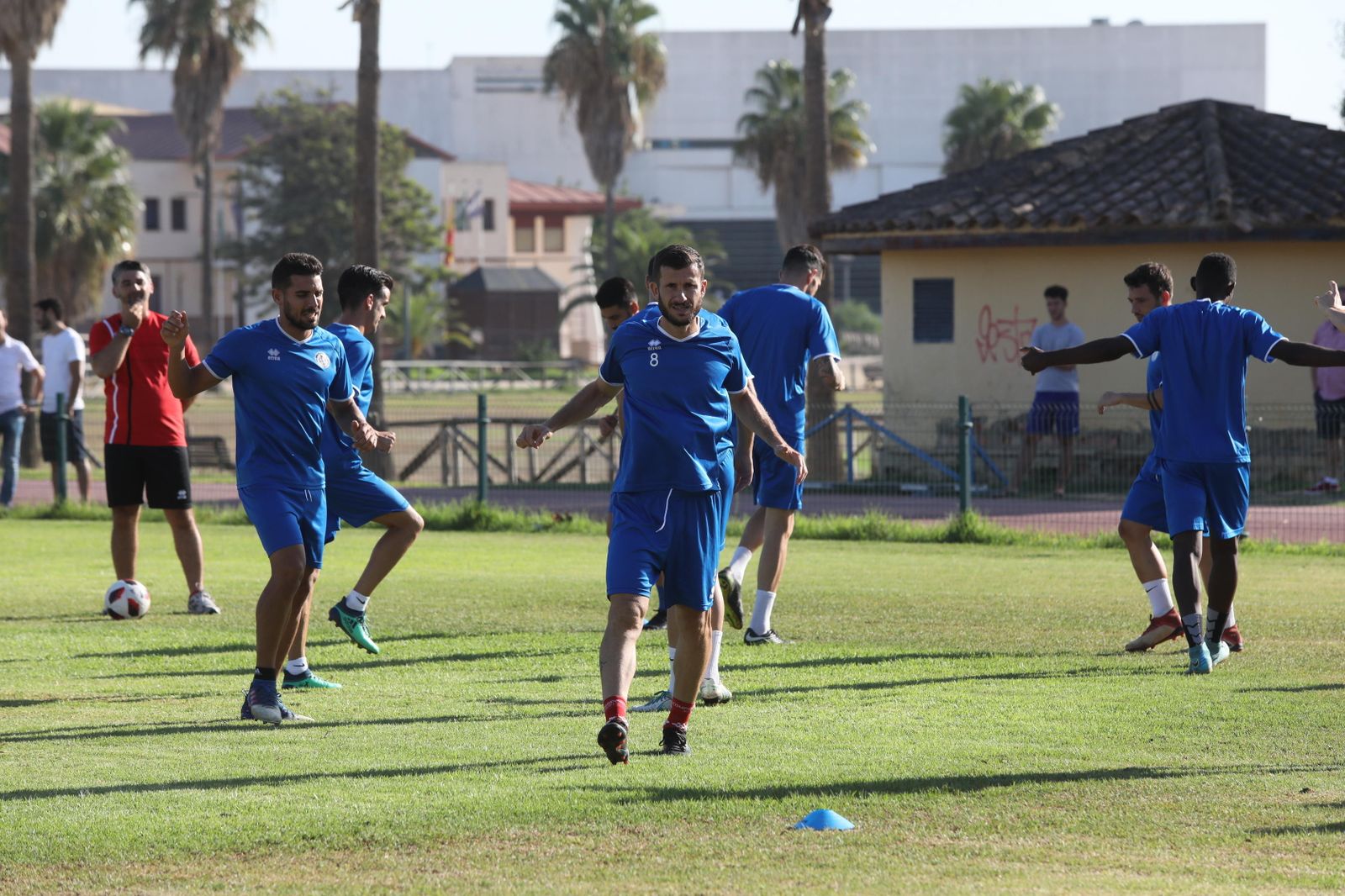 Álex Colorado es duda frente al Écija por lesión.