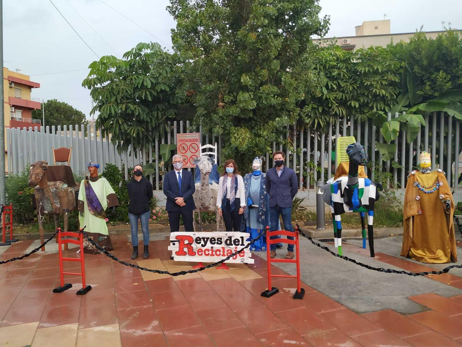 Melchor, Gaspar y Baltasar inician su ruta de reciclaje en el Parque Central de Benahadux