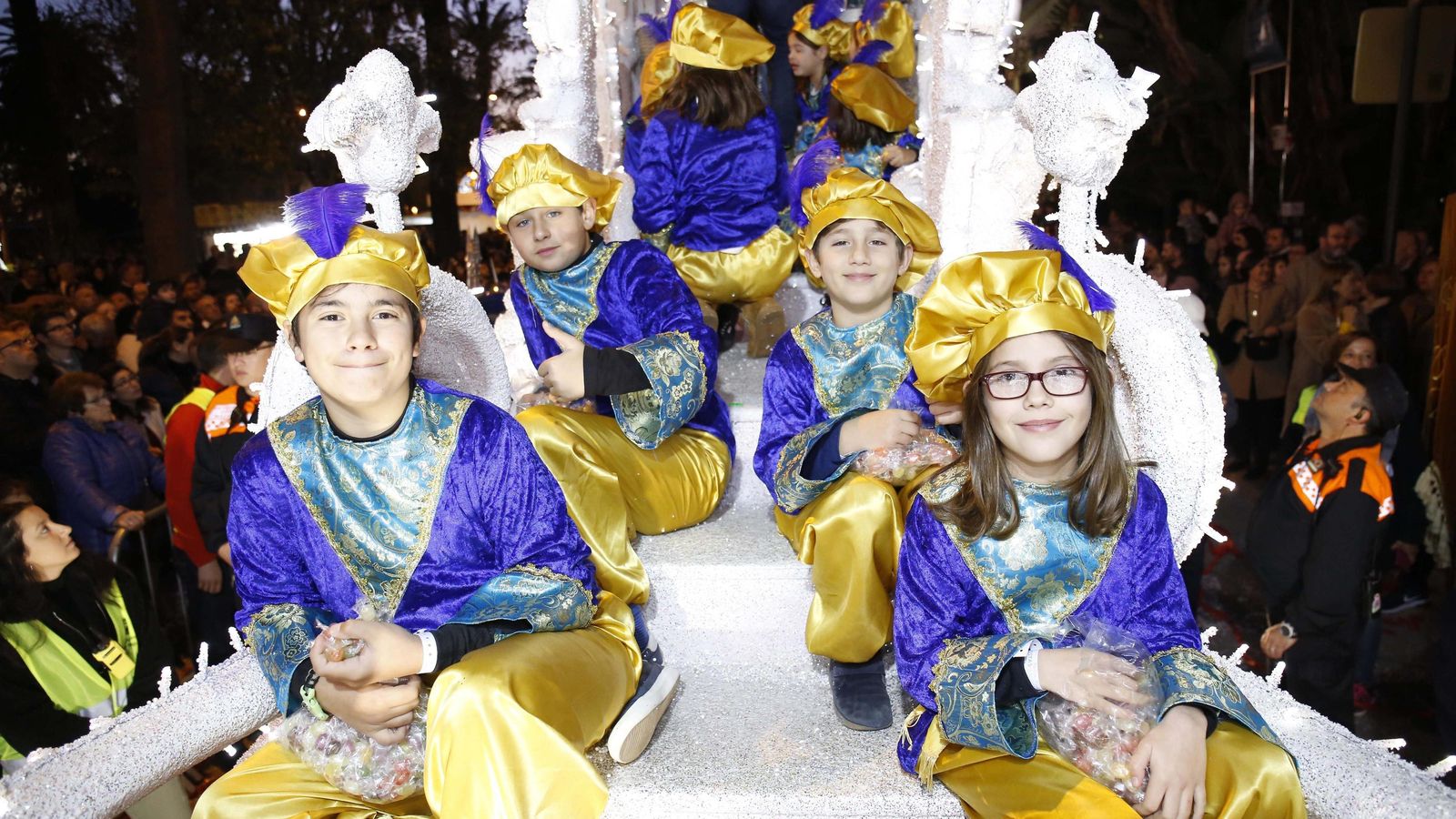 Los pajes de Melchor, en la carroza.