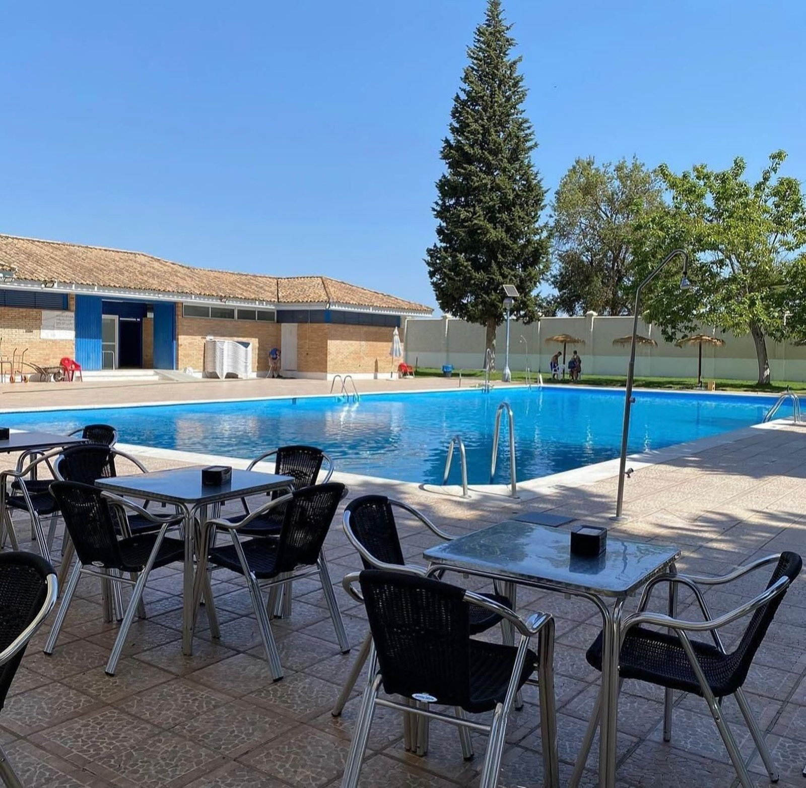 Pasar el día en alguna de las piscinas de la zona rural de Jerez como la de El Torno o La Barca.
