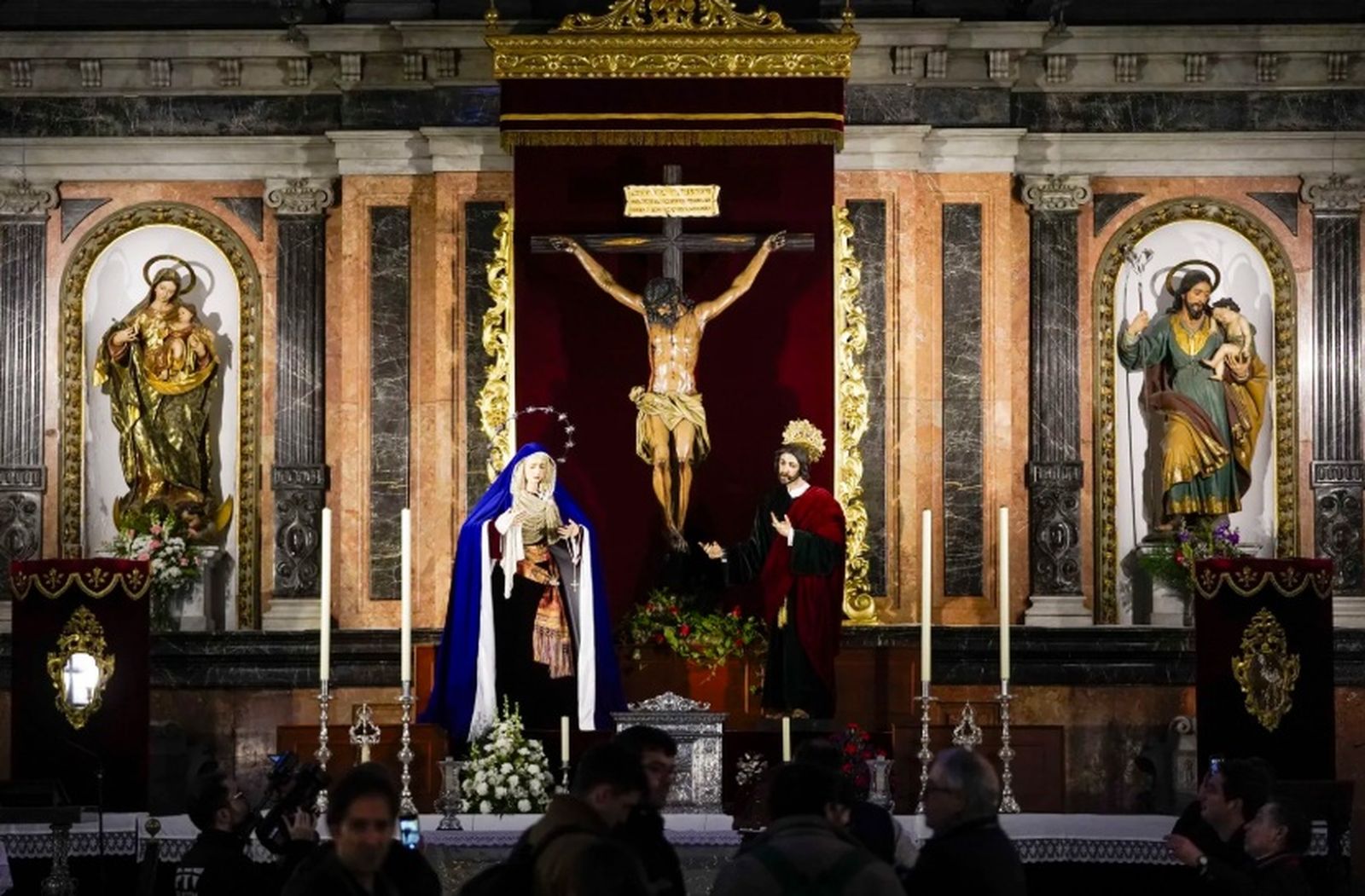 Los titulares de Los Javieres, en el corazón de su nuevo templo