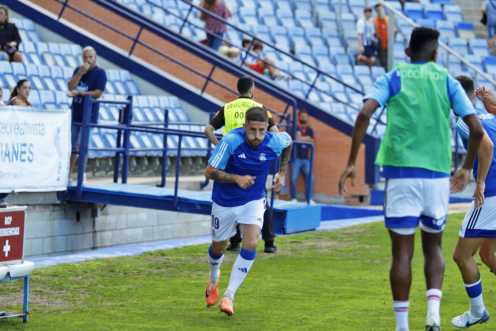 Imágenes del ambiente en el Recreativo de Huelva y Antequera CF