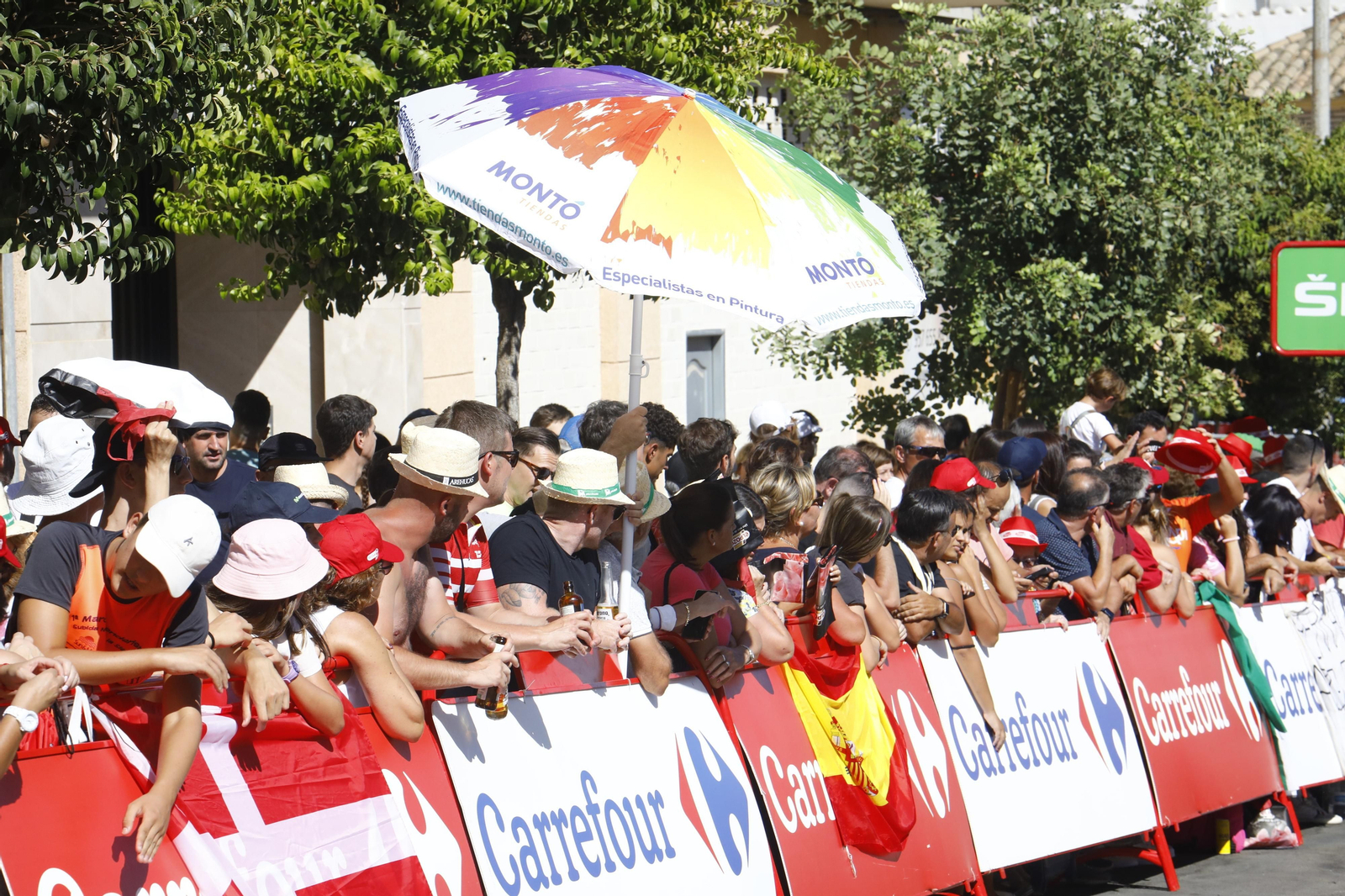El ambiente en Montilla tras la llegada de La Vuelta, en imágenes