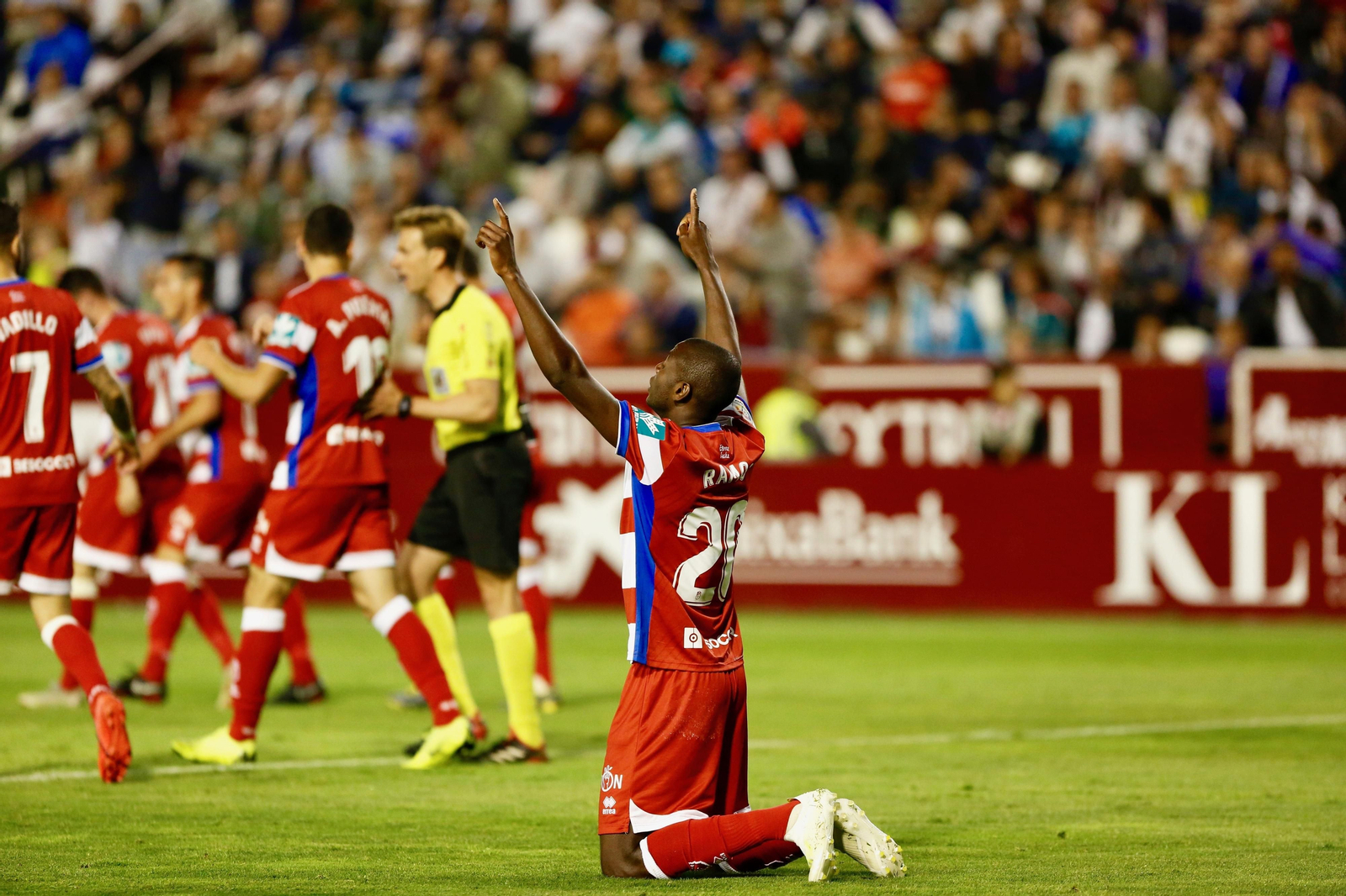 Adrián Ramos celebra el vital gol logrado ante el Albacete