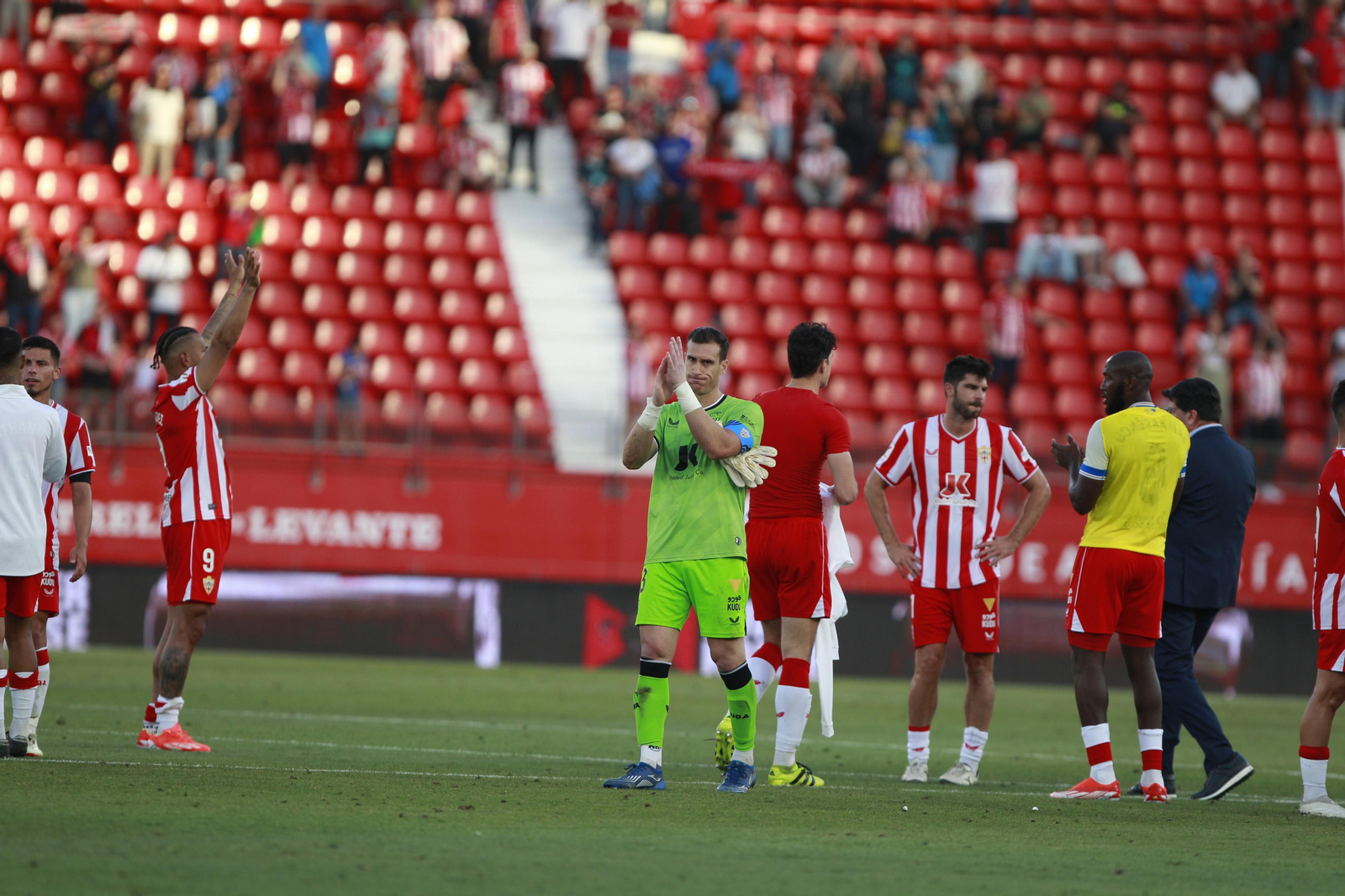 Imágenes de la gran victoria del Almería ante el Cádiz por 6 a 1